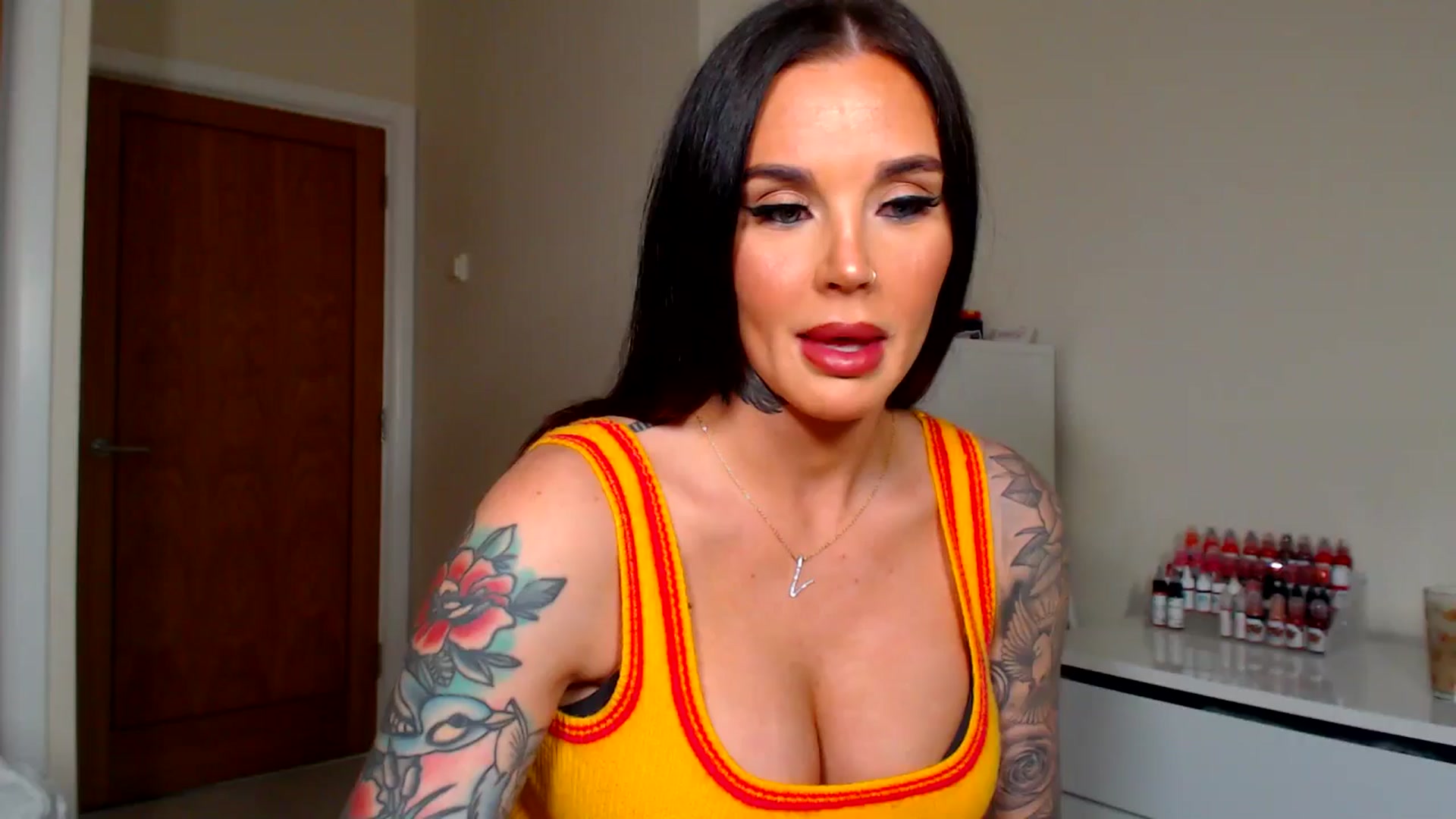 Gallery image thumbnail from teamtatt's myfreecams stream on, 10/04/2025, 20:33 image 5 of 20