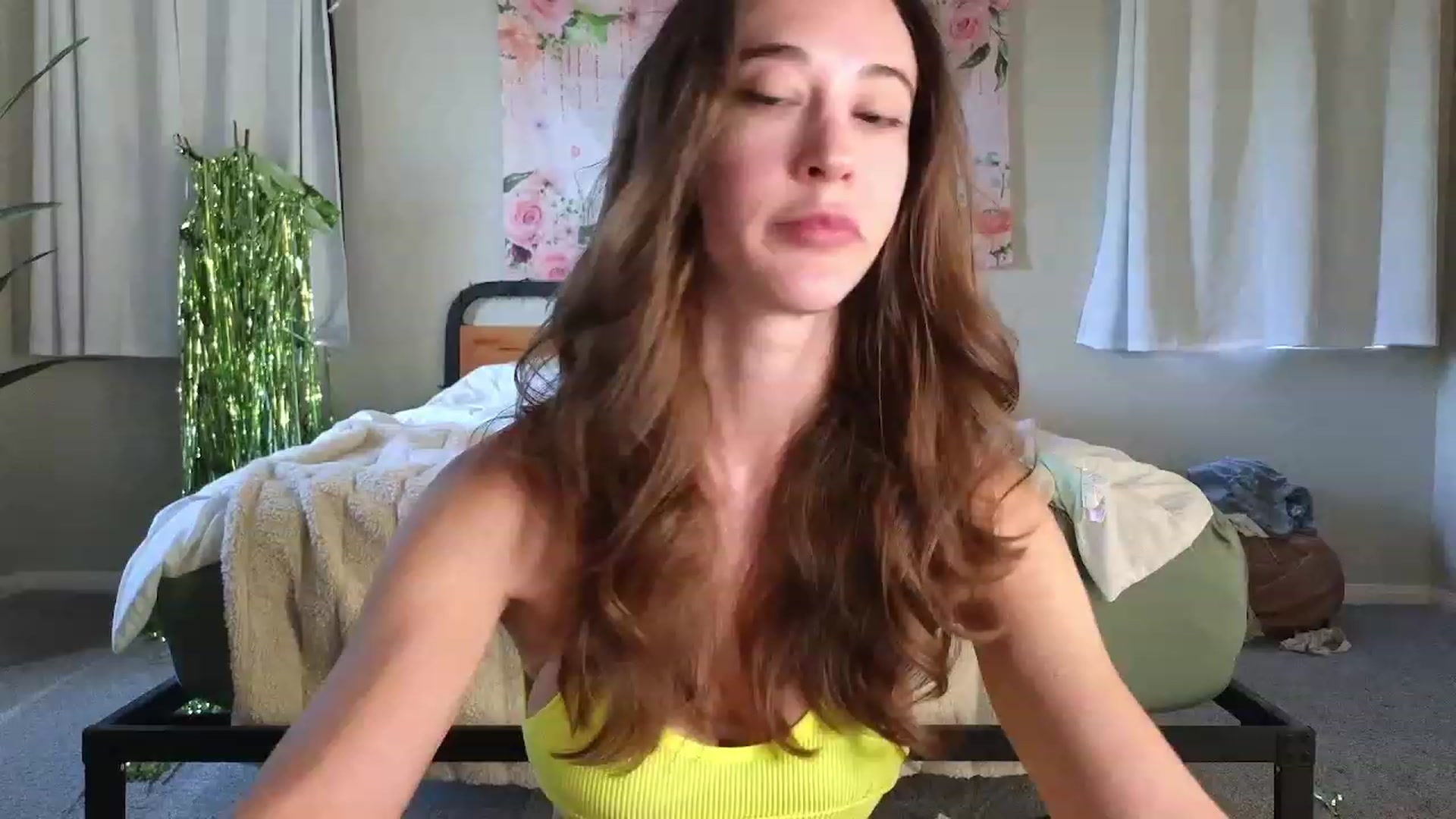Gallery image thumbnail from tease4lisa's myfreecams stream on, 09/05/2023, 14:42 image 17 of 20