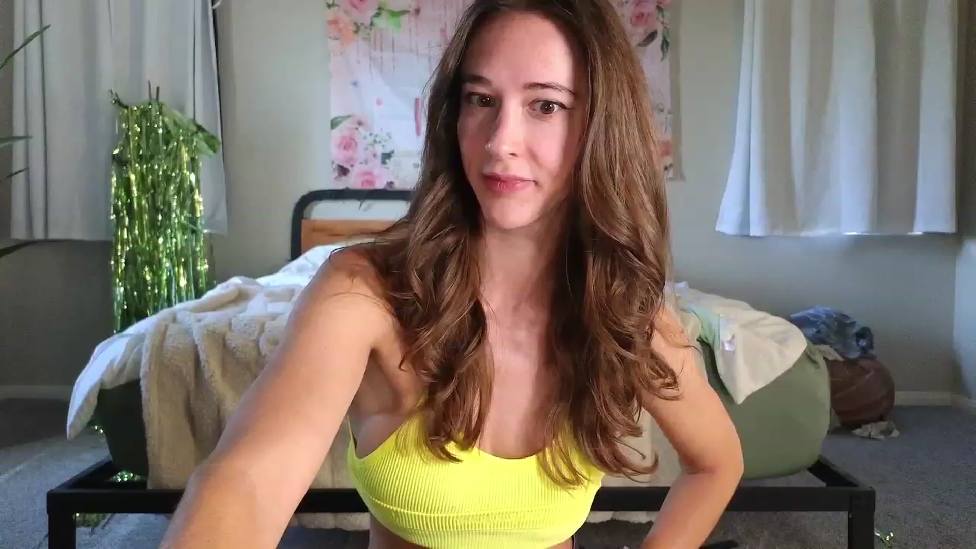 Gallery image thumbnail from tease4lisa's myfreecams stream on, 09/05/2023, 14:42 image 3 of 20