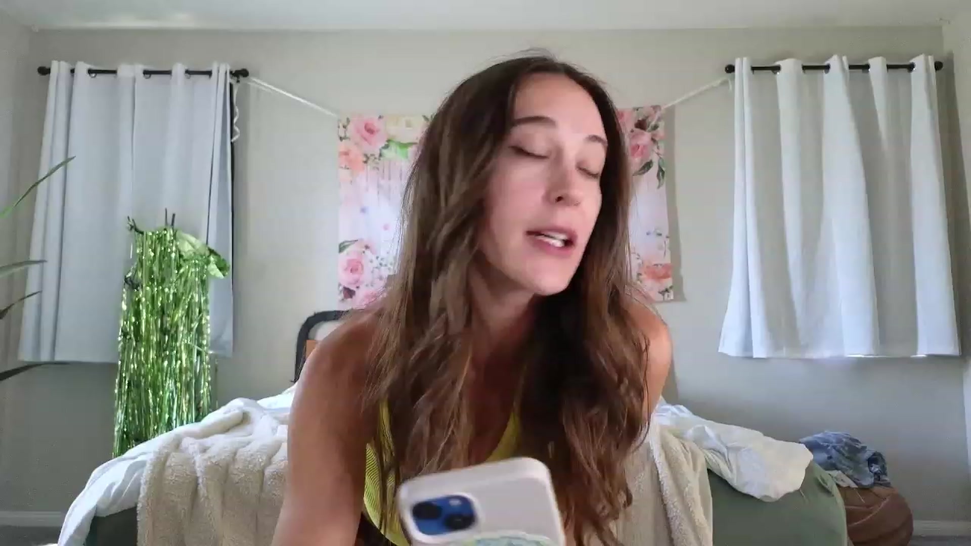 Gallery image thumbnail from tease4lisa's myfreecams stream on, 09/05/2023, 17:43 image 14 of 20