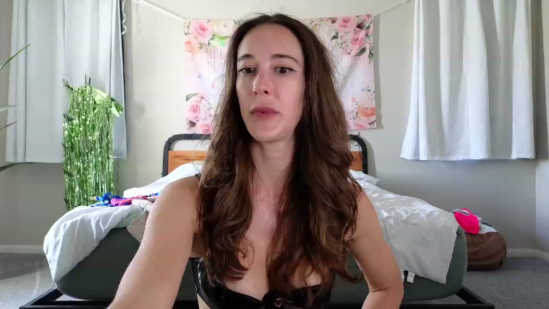 Gallery image thumbnail from tease4lisa's myfreecams stream on, 09/07/2023, 19:51 image 14 of 20
