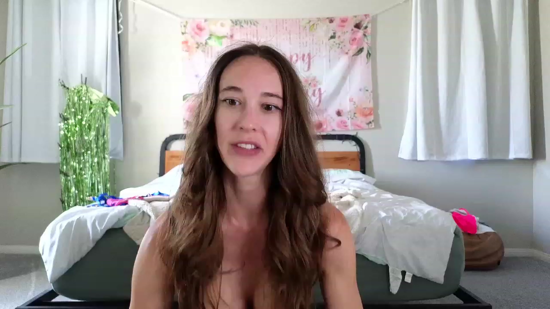 Gallery image thumbnail from tease4lisa's myfreecams stream on, 09/07/2023, 19:51 image 8 of 20