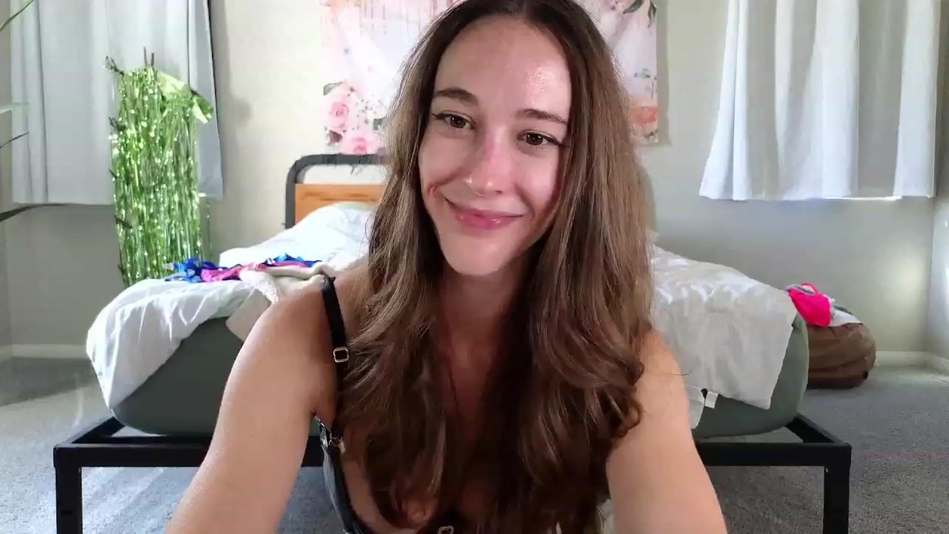 Gallery image thumbnail from tease4lisa's myfreecams stream on, 09/07/2023, 20:48 image 19 of 20