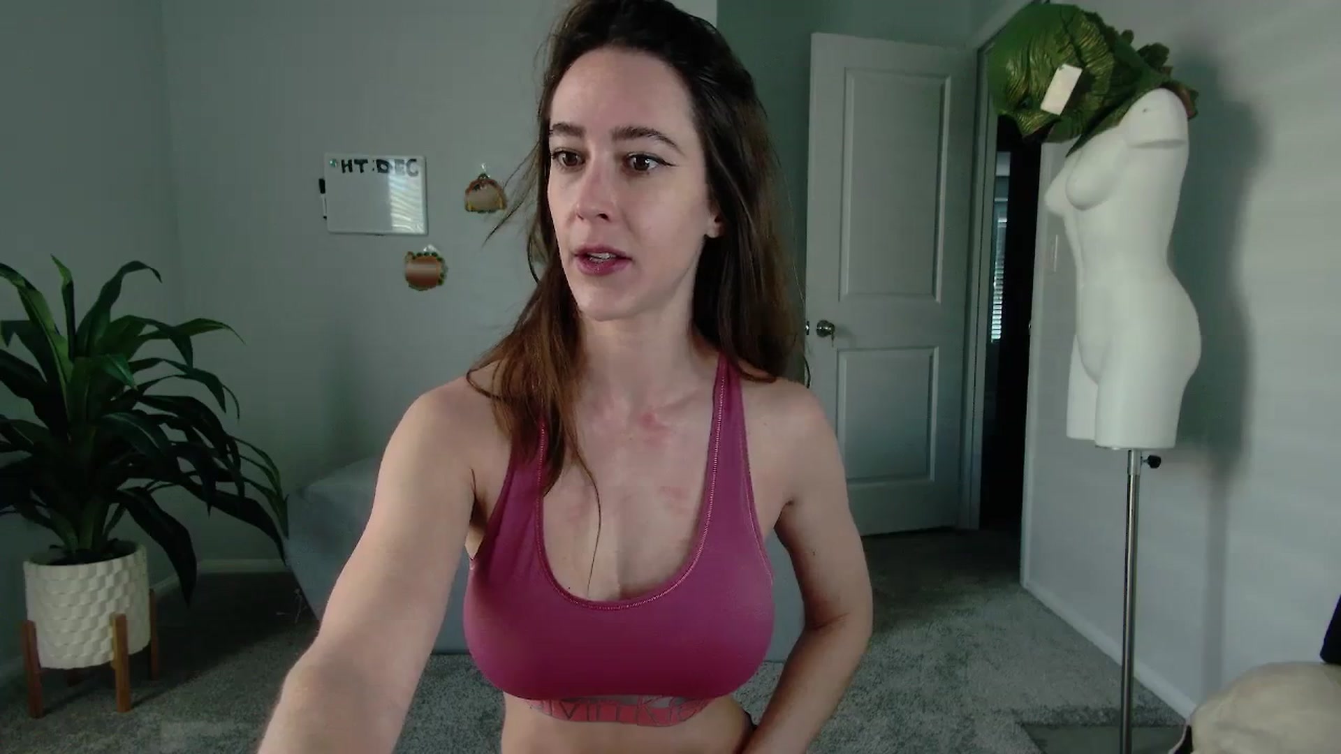 Gallery image thumbnail from tease4lisa's myfreecams stream on, 12/05/2023, 19:47 image 12 of 20
