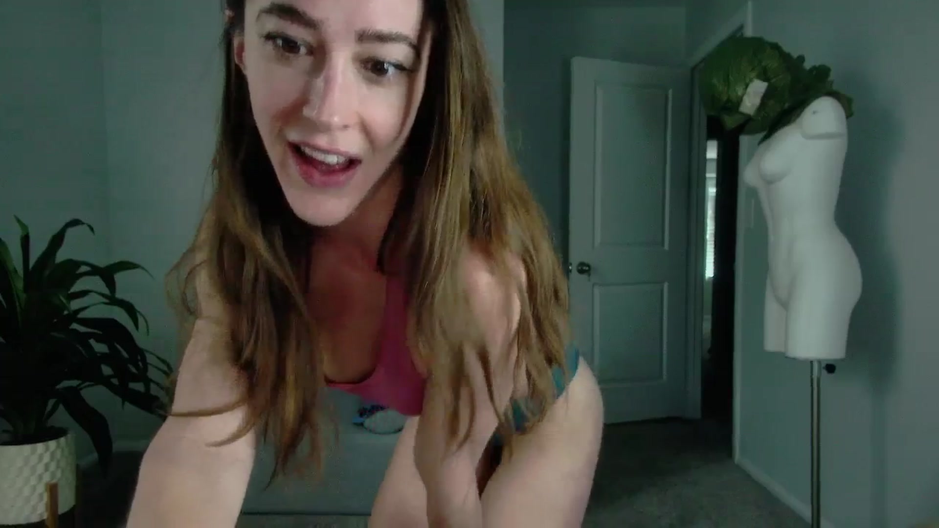 Gallery image thumbnail from tease4lisa's myfreecams stream on, 12/05/2023, 19:47 image 10 of 20