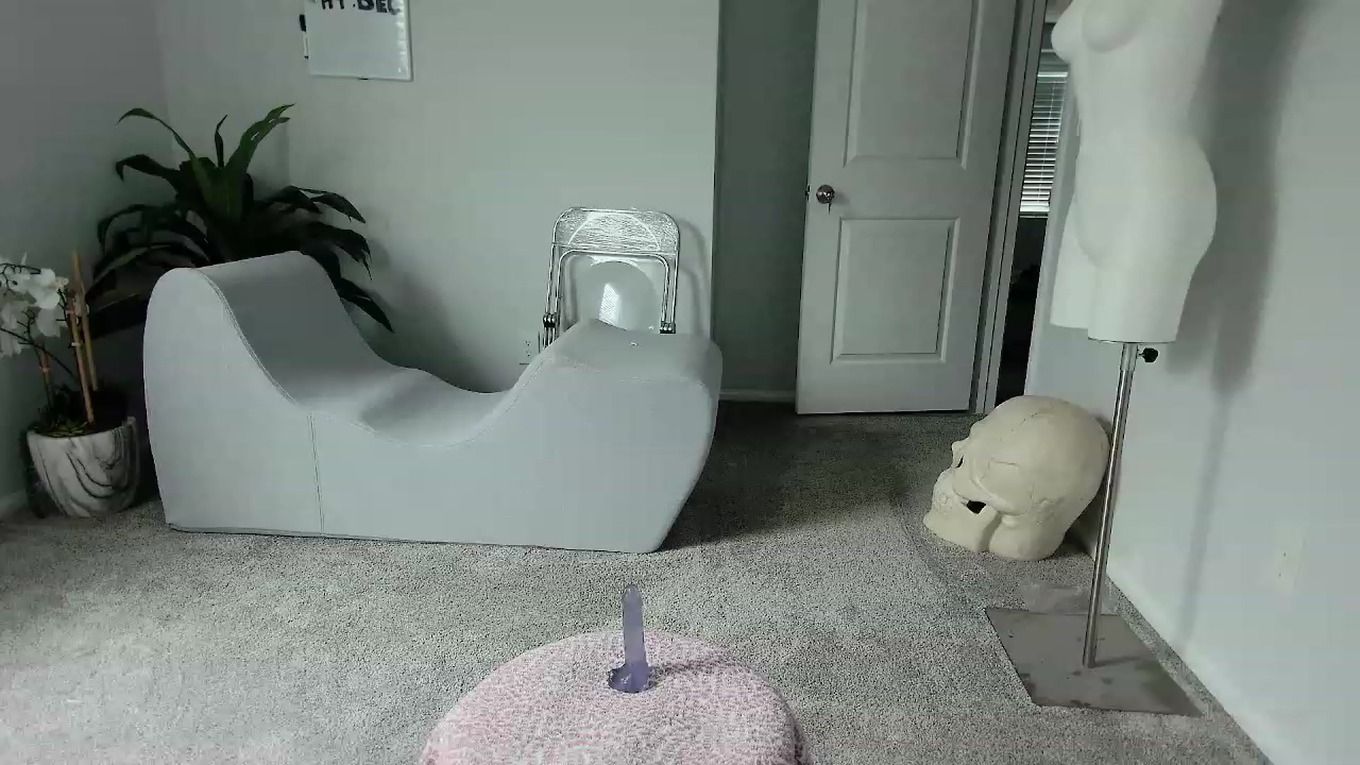Gallery image thumbnail from tease4lisa's myfreecams stream on, 03/15/2024, 17:25 image 3 of 20