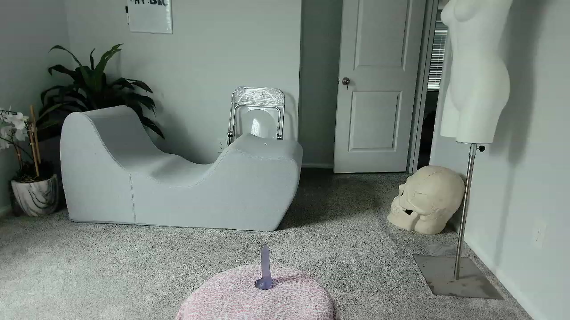Gallery image thumbnail from tease4lisa's myfreecams stream on, 03/15/2024, 17:25 image 5 of 20