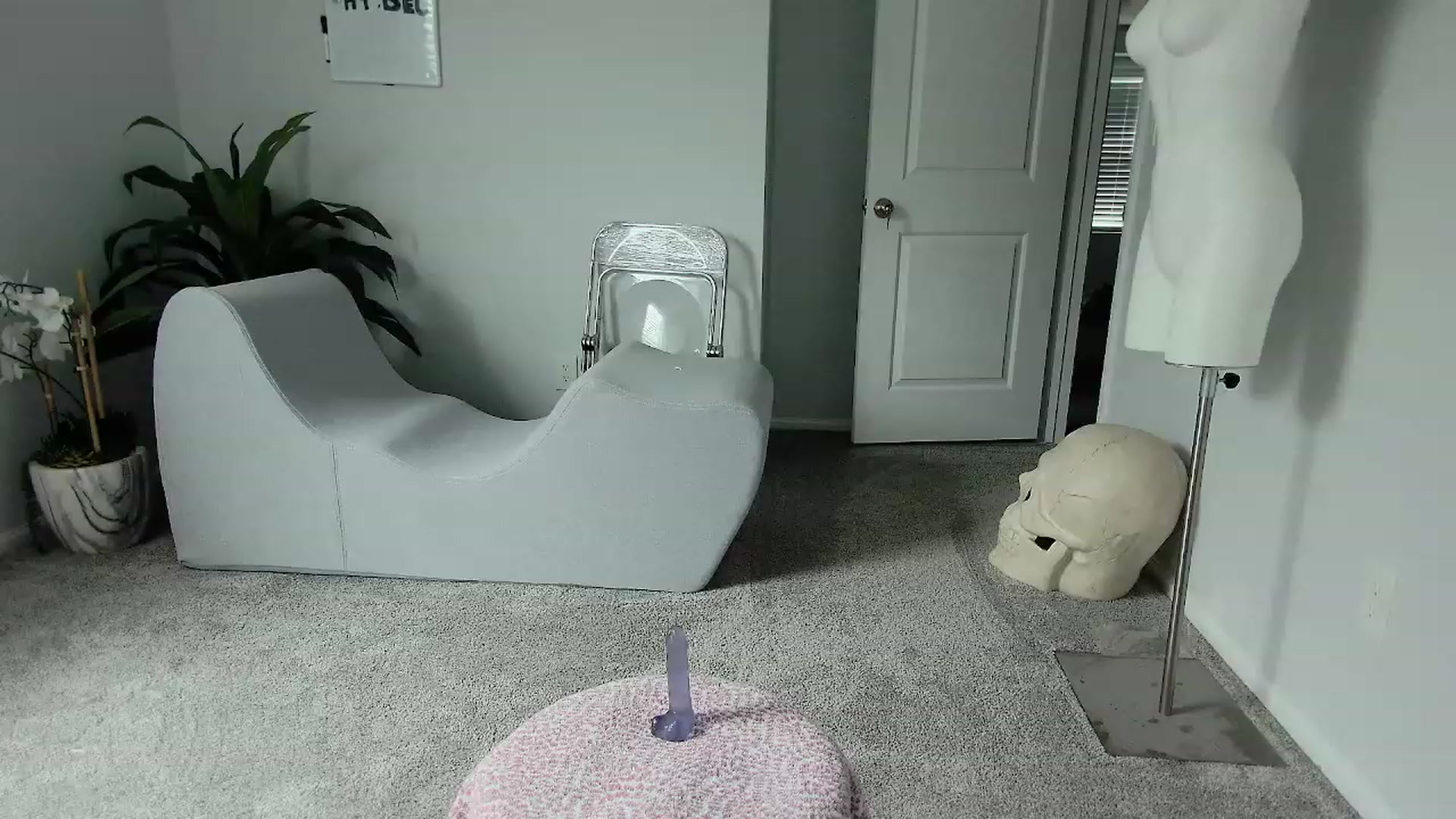 Gallery image thumbnail from tease4lisa's myfreecams stream on, 03/15/2024, 17:25 image 6 of 20