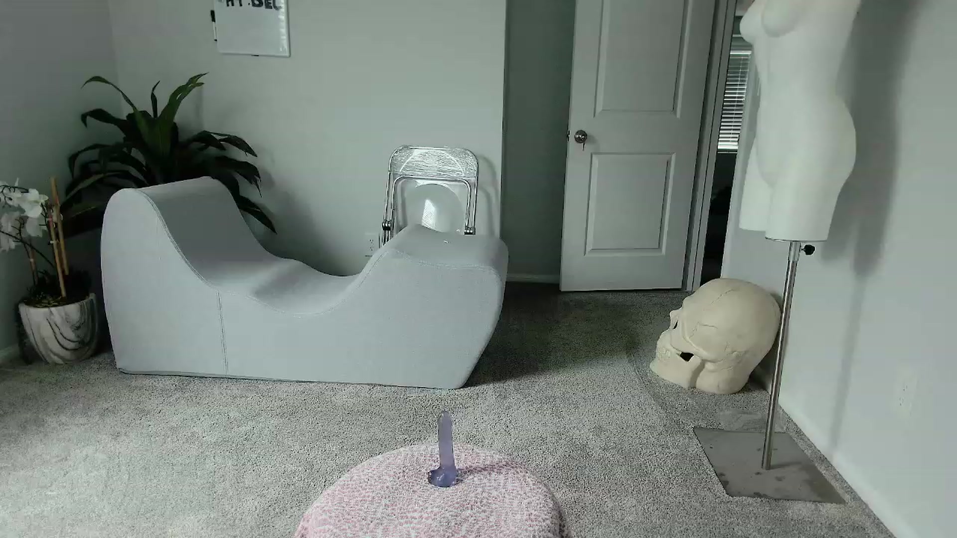 Gallery image thumbnail from tease4lisa's myfreecams stream on, 03/15/2024, 17:25 image 4 of 20