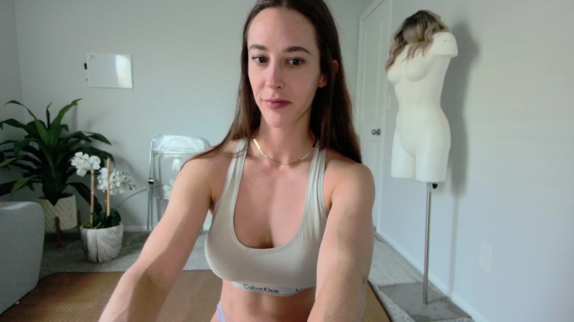 Gallery image thumbnail from tease4lisa's myfreecams stream on, 06/19/2024, 21:54 image 11 of 20