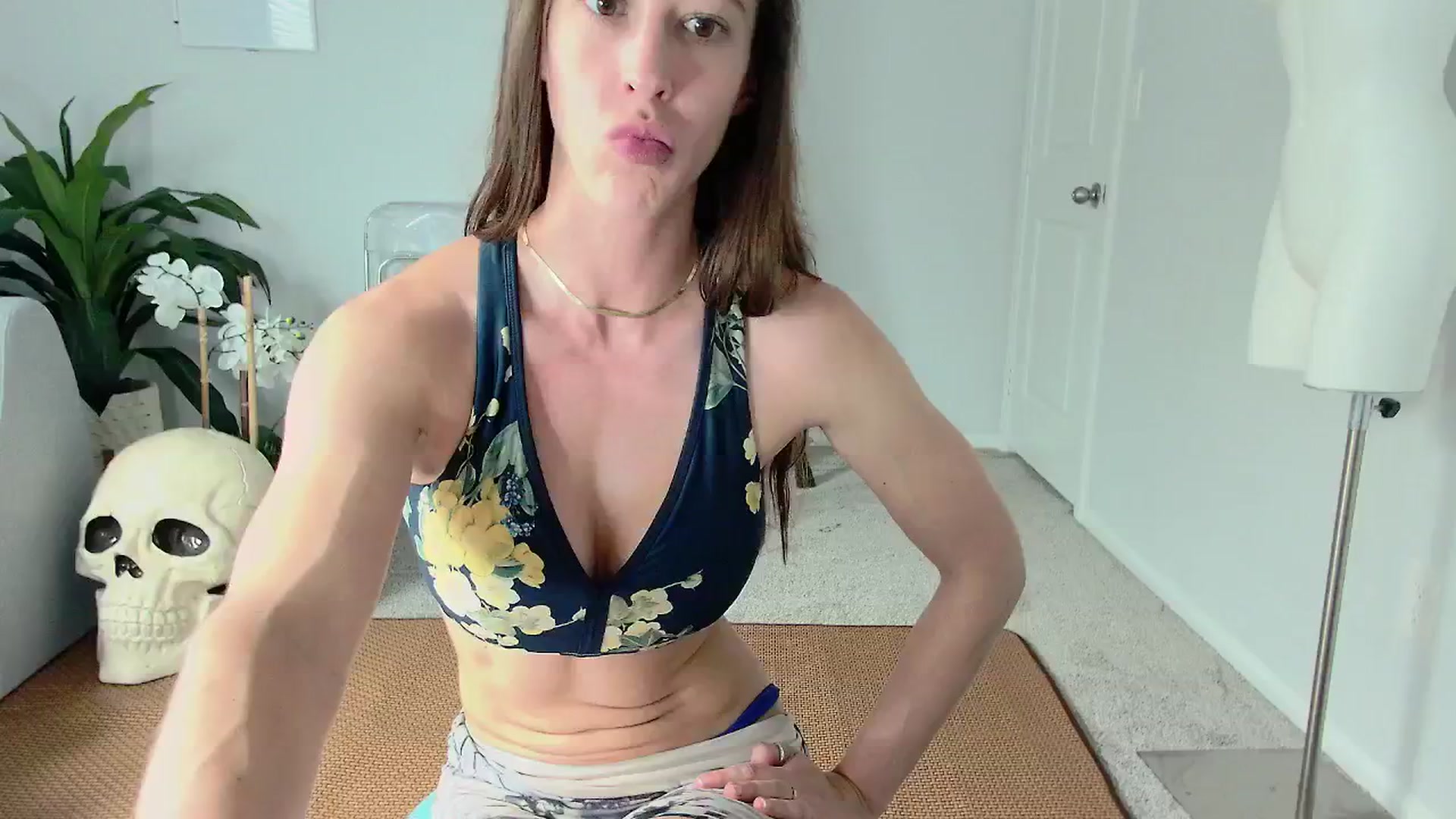 Gallery image thumbnail from tease4lisa's myfreecams stream on, 07/13/2024, 22:57 image 4 of 20