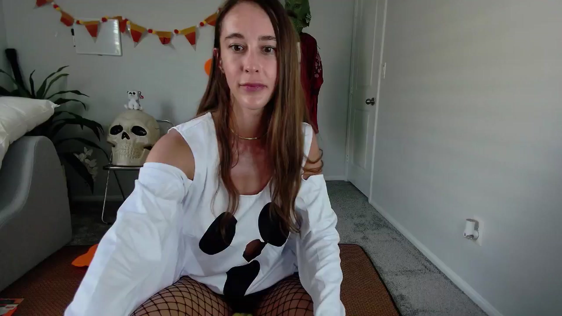 Gallery image thumbnail from tease4lisa's myfreecams stream on, 10/17/2024, 23:50 image 5 of 20