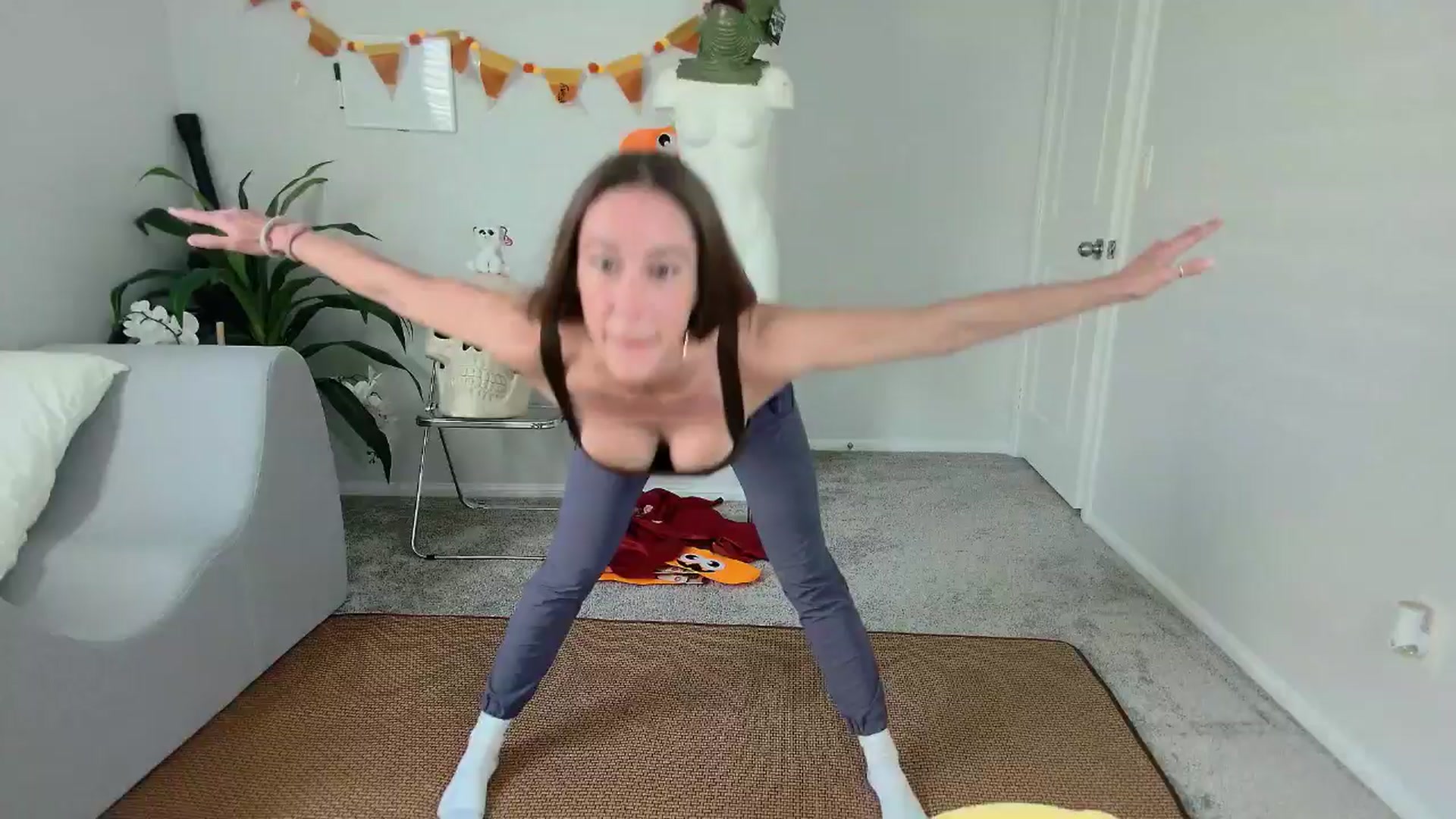 Gallery image thumbnail from tease4lisa's myfreecams stream on, 10/22/2024, 17:03 image 5 of 20