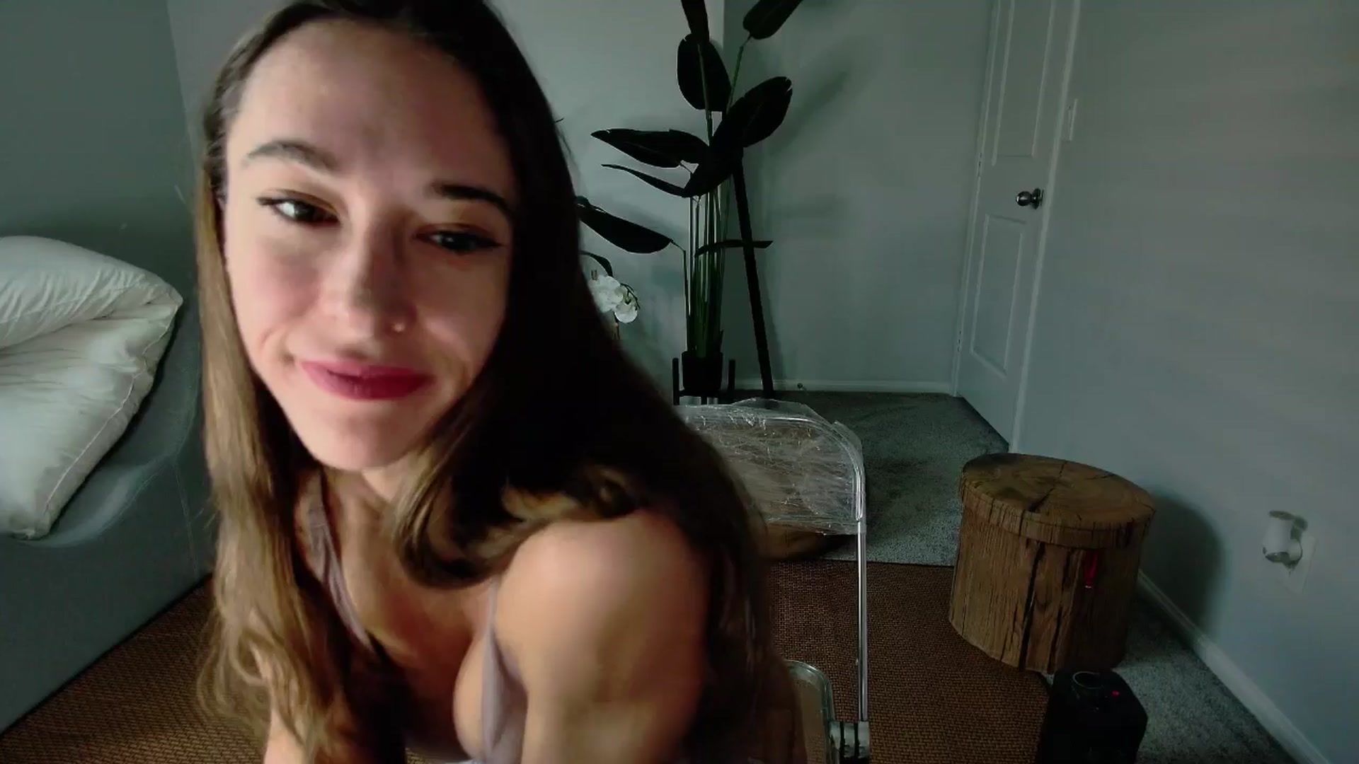 Gallery image thumbnail from tease4lisa's myfreecams stream on, 12/21/2024, 16:11 image 9 of 20