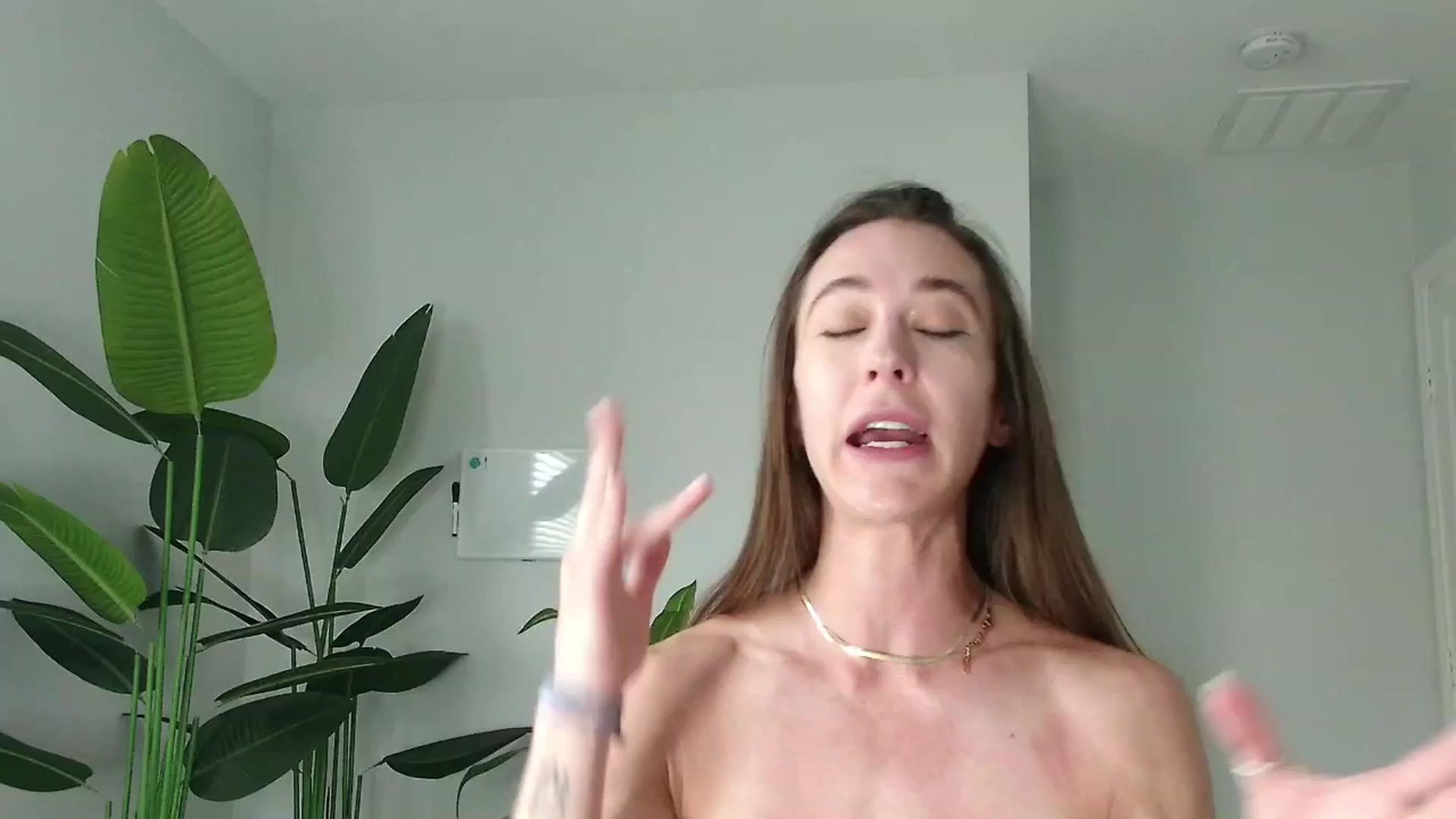 Gallery image thumbnail from tease4lisa's myfreecams stream on, 06/10/2025, 20:05 image 11 of 20