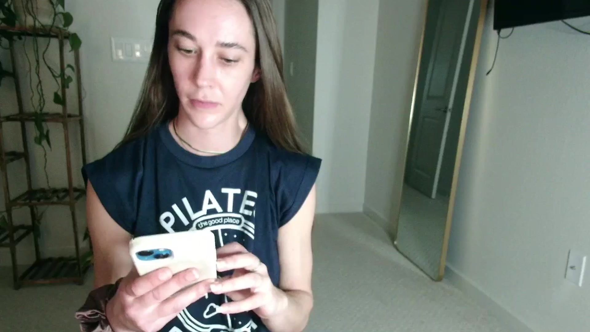 Gallery image thumbnail from tease4lisa's myfreecams stream on, 01/16/2026, 24:32 image 6 of 20