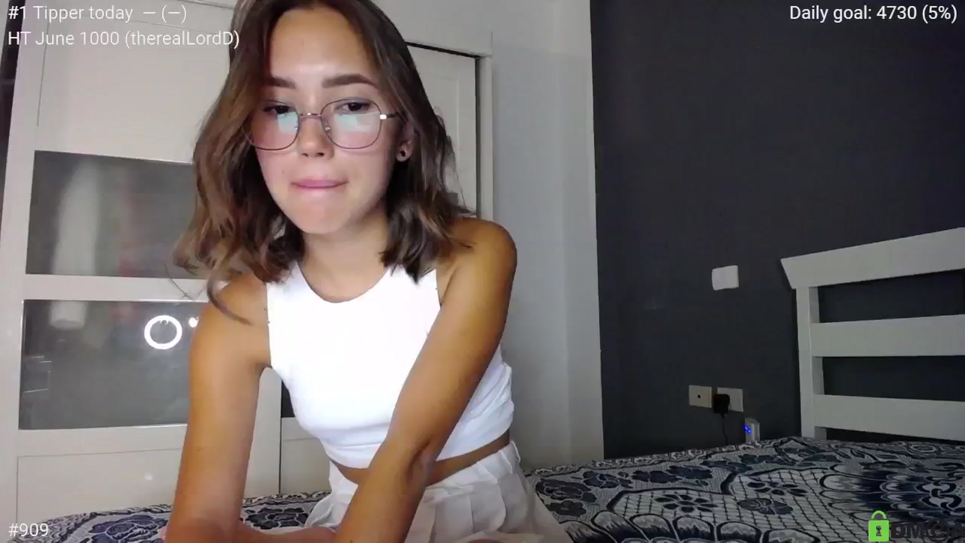 Gallery image thumbnail from tenderlyPoli's myfreecams stream on, 06/25/2024, 20:50 image 6 of 20