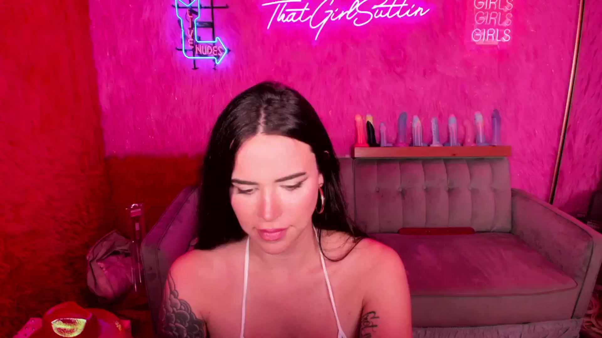 Gallery image thumbnail from thatgrlsuttin's myfreecams stream on, 04/16/2024, 07:14 image 14 of 20