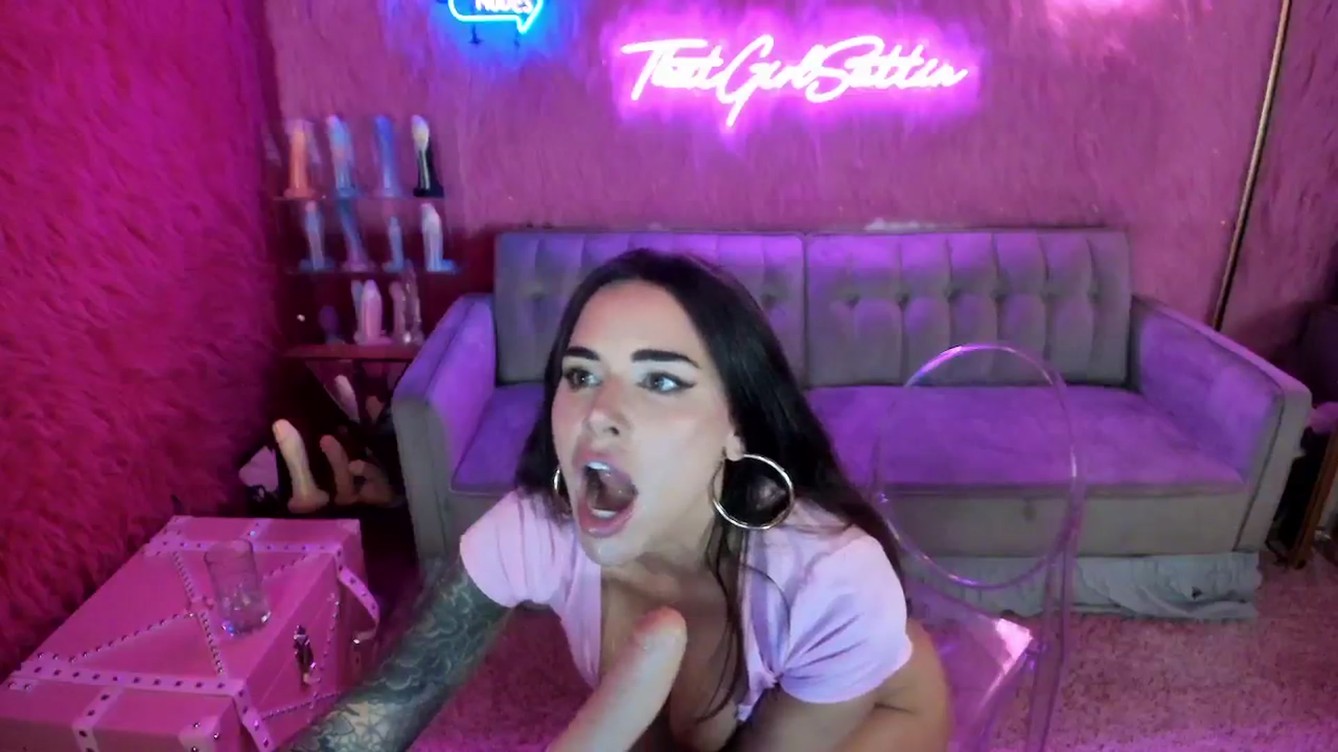 Gallery image thumbnail from thatgrlsuttin's myfreecams stream on, 06/04/2024, 05:03 image 18 of 20