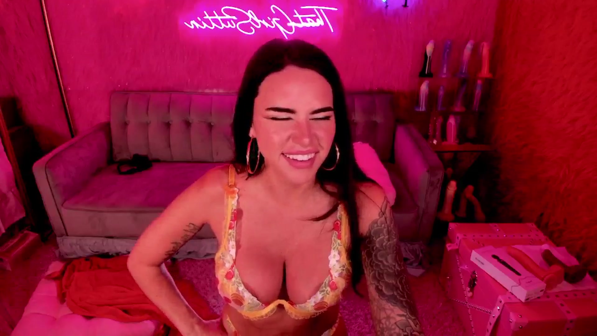 Gallery image thumbnail from thatgrlsuttin's myfreecams stream on, 06/13/2024, 05:09 image 5 of 20