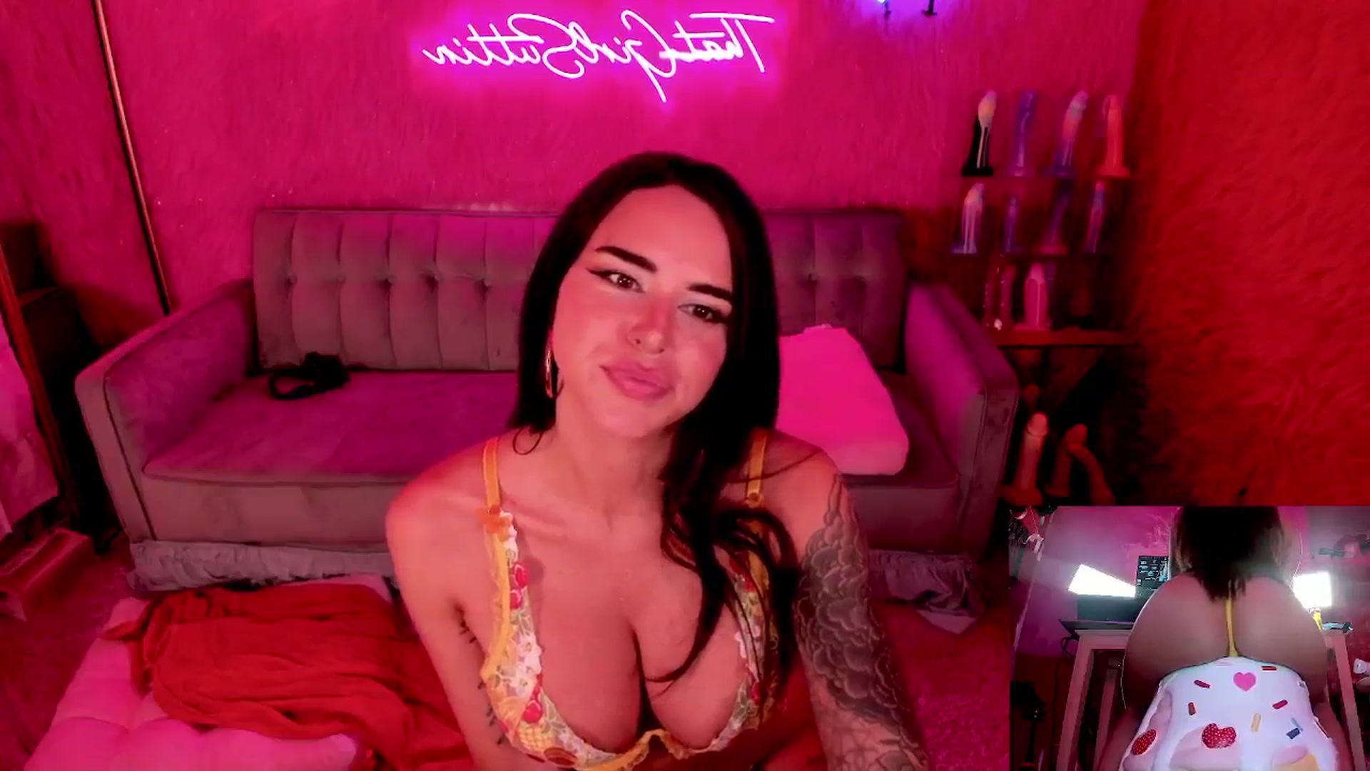 Gallery image thumbnail from thatgrlsuttin's myfreecams stream on, 06/13/2024, 05:09 image 10 of 20