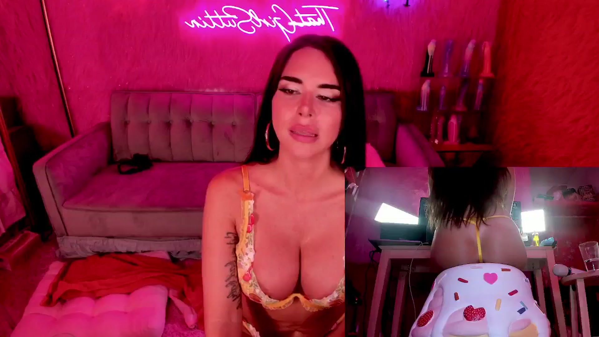 Gallery image thumbnail from thatgrlsuttin's myfreecams stream on, 06/13/2024, 05:49 image 2 of 20