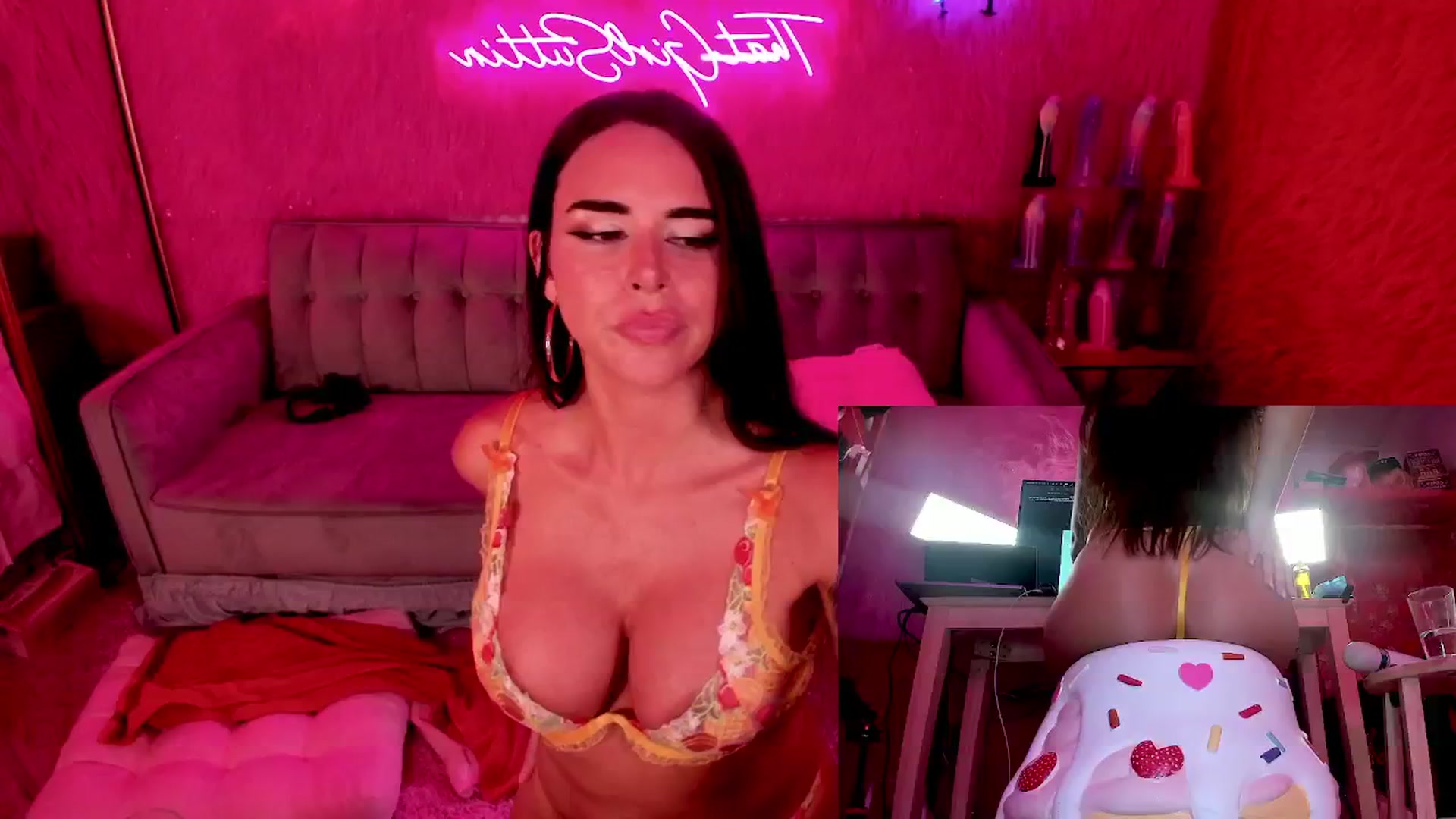 Gallery image thumbnail from thatgrlsuttin's myfreecams stream on, 06/13/2024, 05:49 image 7 of 20
