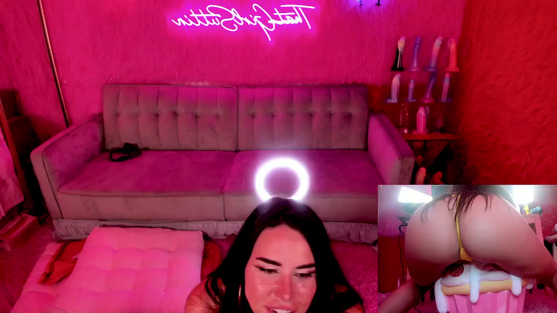 Gallery image thumbnail from thatgrlsuttin's myfreecams stream on, 06/13/2024, 07:06 image 6 of 20