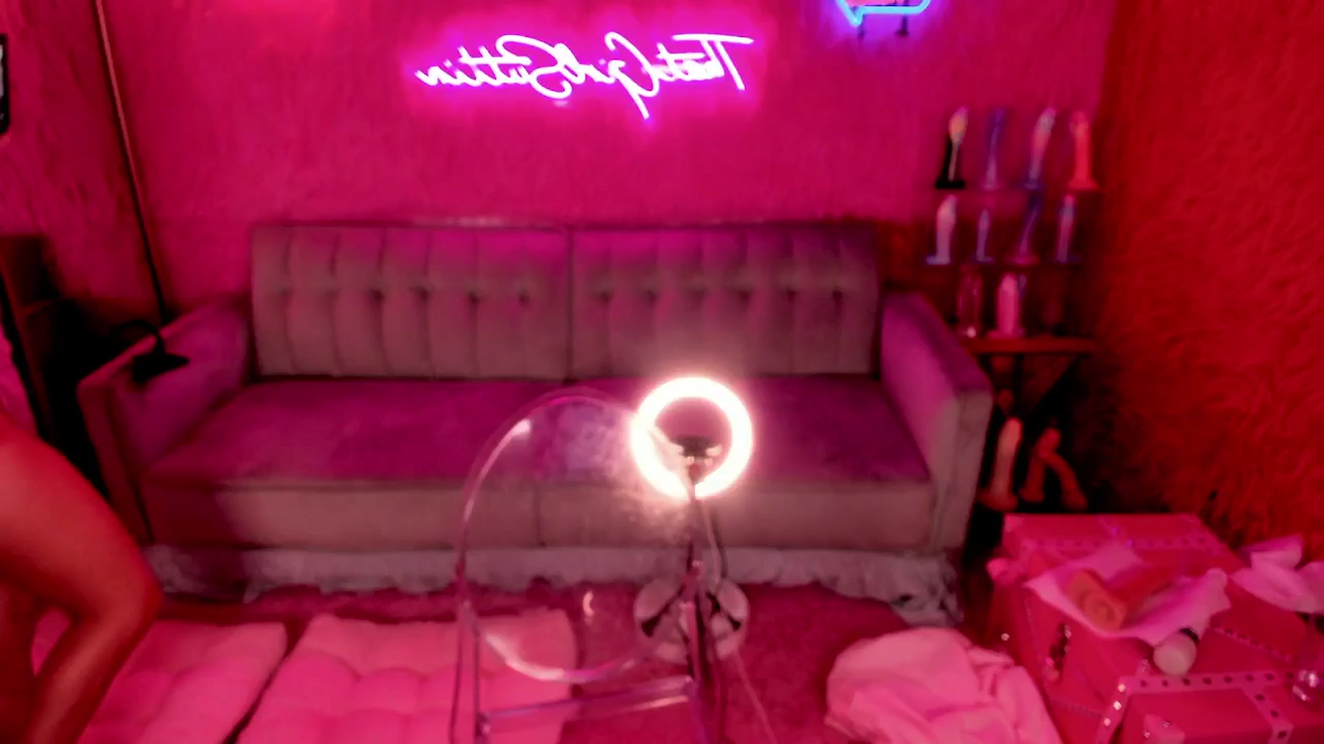 Gallery image thumbnail from thatgrlsuttin's myfreecams stream on, 06/18/2024, 05:47 image 18 of 20