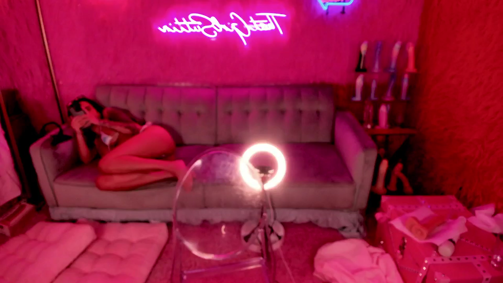 Gallery image thumbnail from thatgrlsuttin's myfreecams stream on, 06/18/2024, 05:47 image 16 of 20