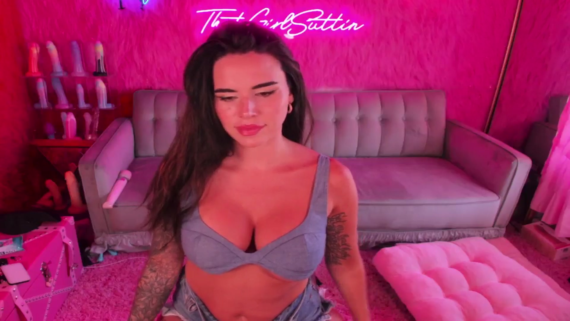 Gallery image thumbnail from thatgrlsuttin's myfreecams stream on, 07/03/2024, 24:53 image 7 of 20