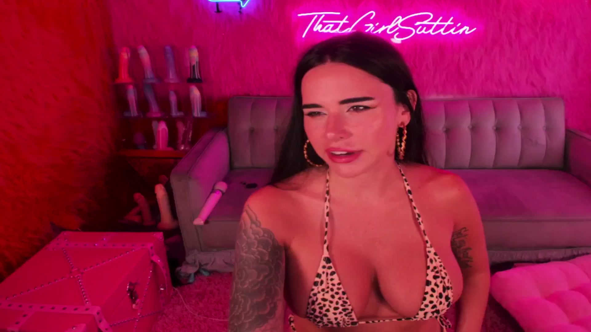 Gallery image thumbnail from thatgrlsuttin's myfreecams stream on, 07/03/2024, 23:30 image 10 of 20