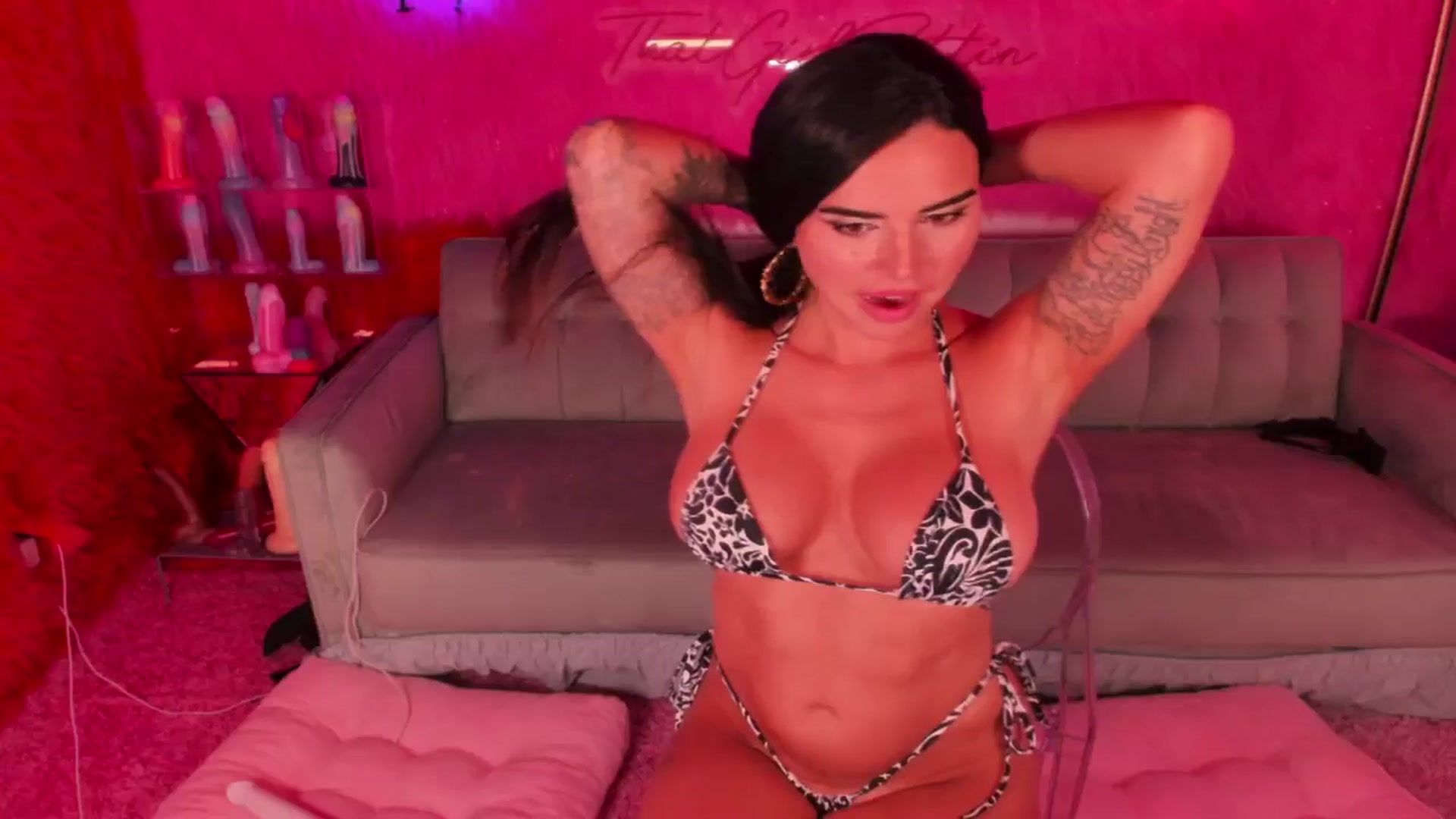 Gallery image thumbnail from thatgrlsuttin's myfreecams stream on, 07/17/2024, 02:57 image 19 of 20