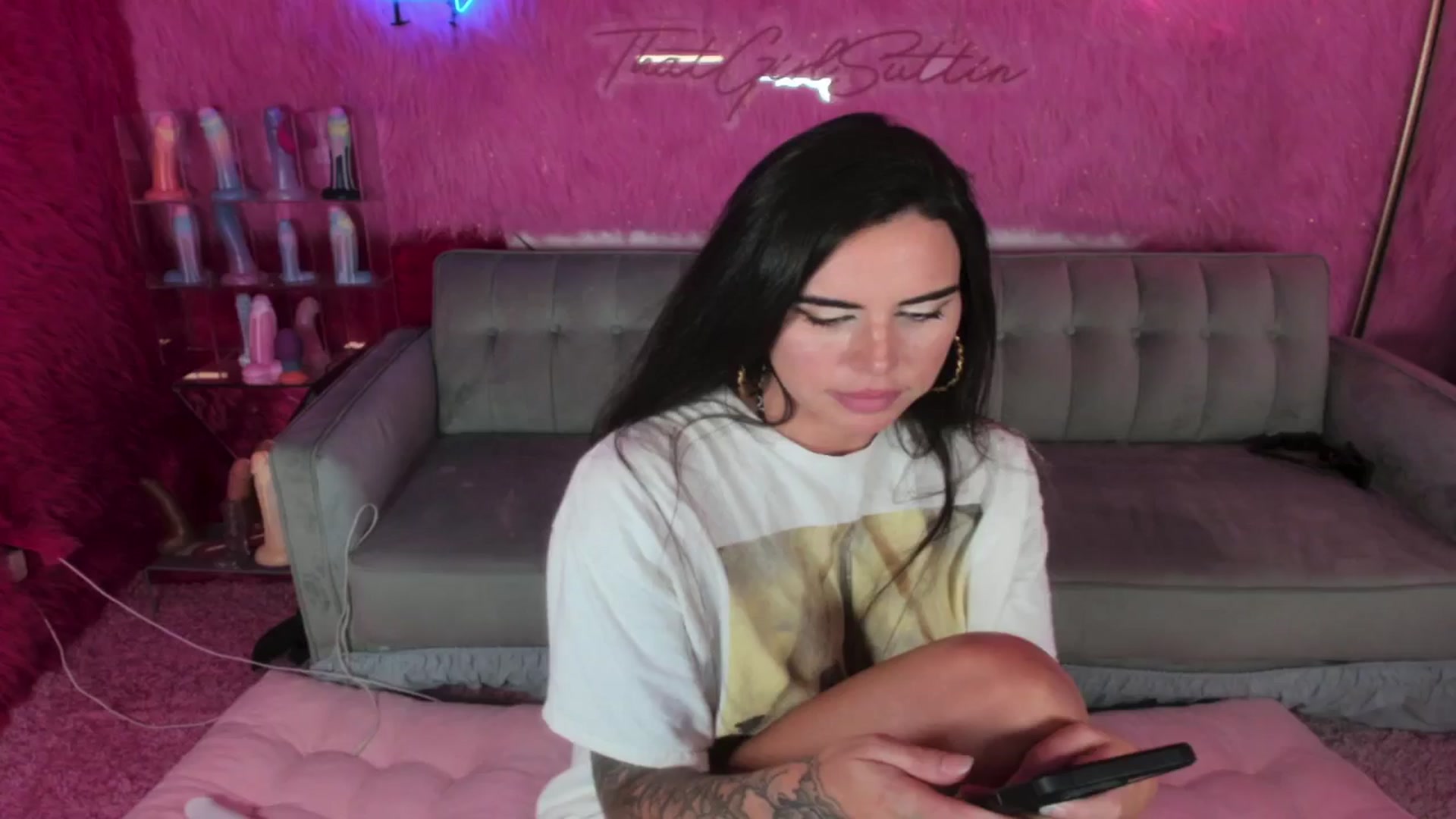 Gallery image thumbnail from thatgrlsuttin's myfreecams stream on, 07/17/2024, 03:45 image 12 of 20