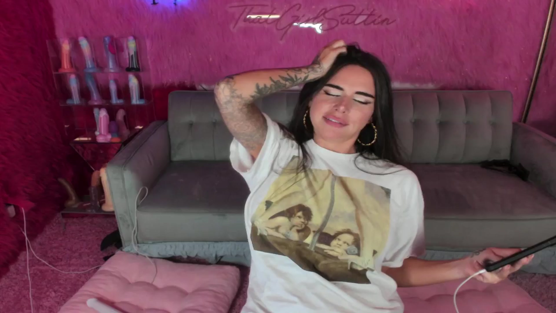 Gallery image thumbnail from thatgrlsuttin's myfreecams stream on, 07/17/2024, 03:45 image 3 of 20