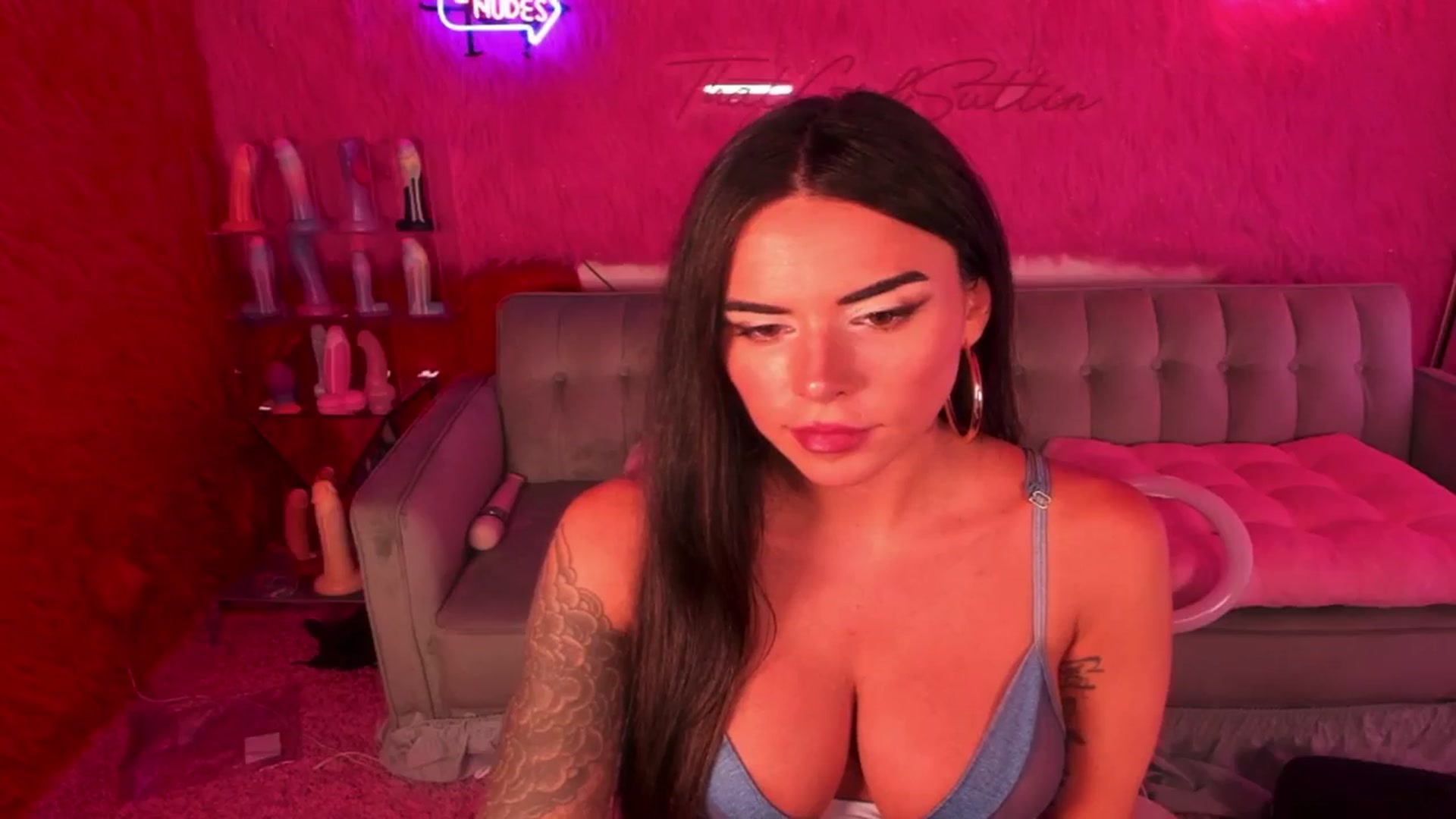 Gallery image thumbnail from thatgrlsuttin's myfreecams stream on, 07/30/2024, 24:24 image 6 of 20