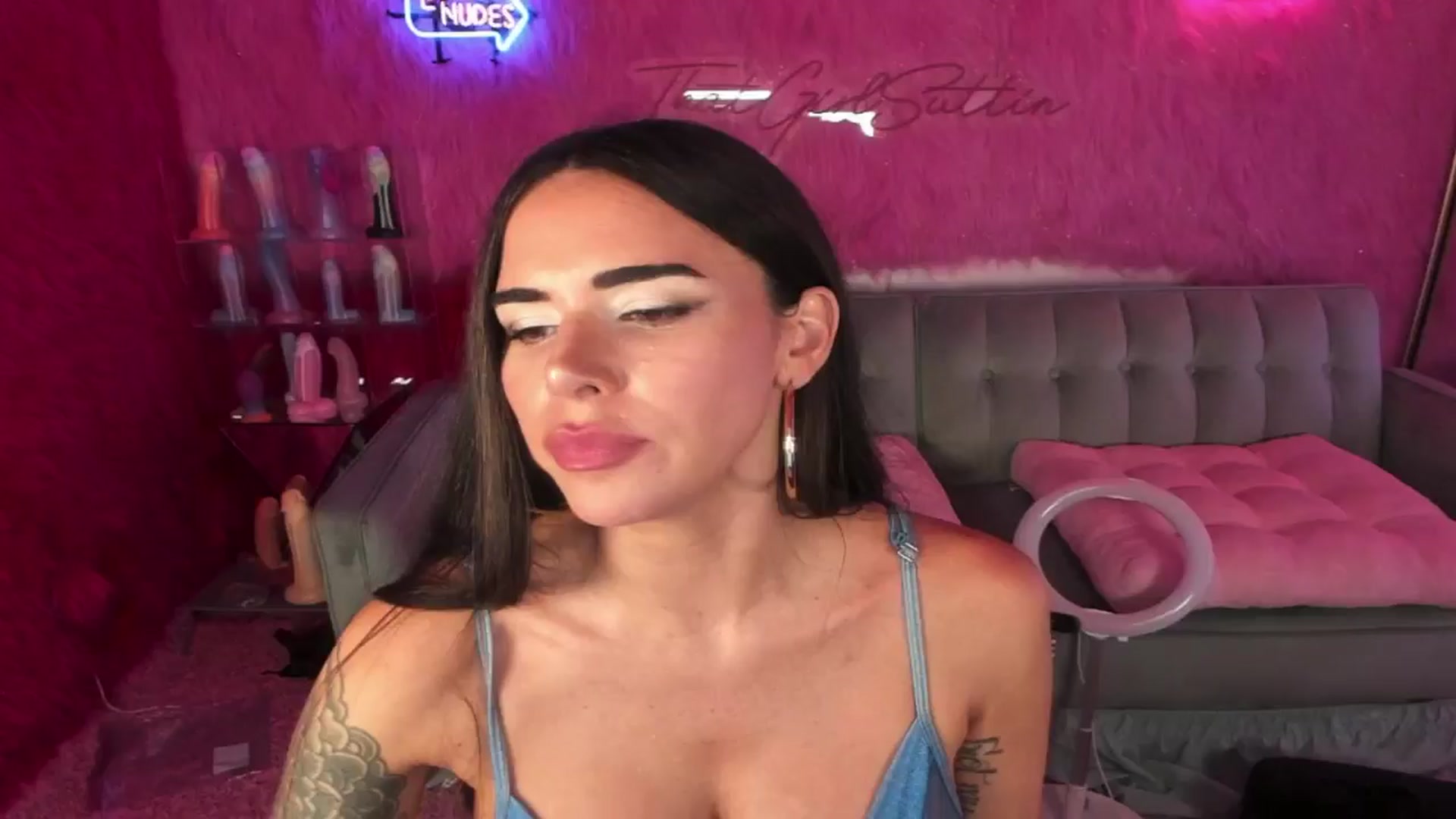 Gallery image thumbnail from thatgrlsuttin's myfreecams stream on, 07/30/2024, 01:32 image 10 of 20