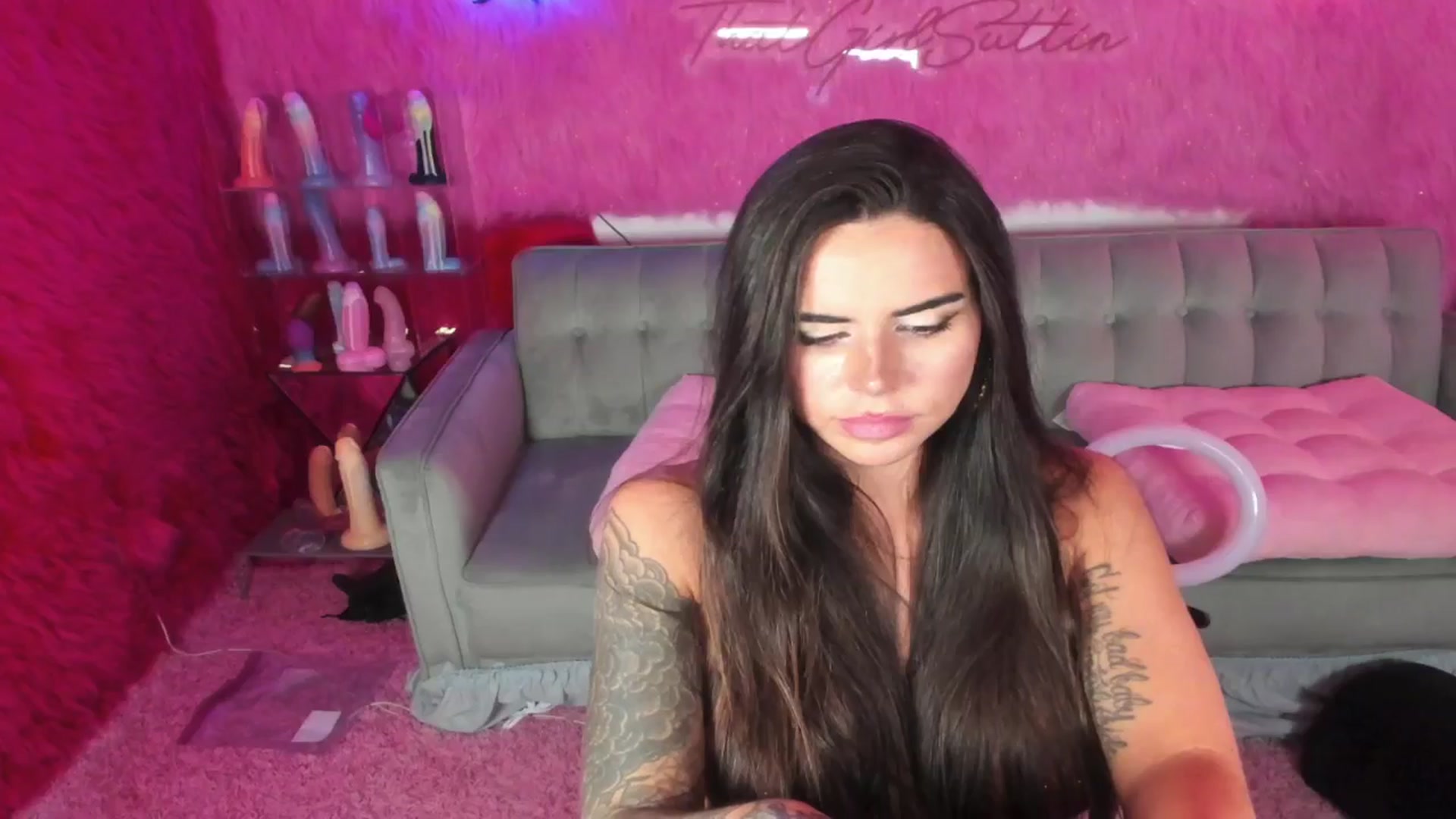 Gallery image thumbnail from thatgrlsuttin's myfreecams stream on, 07/31/2024, 04:09 image 18 of 20