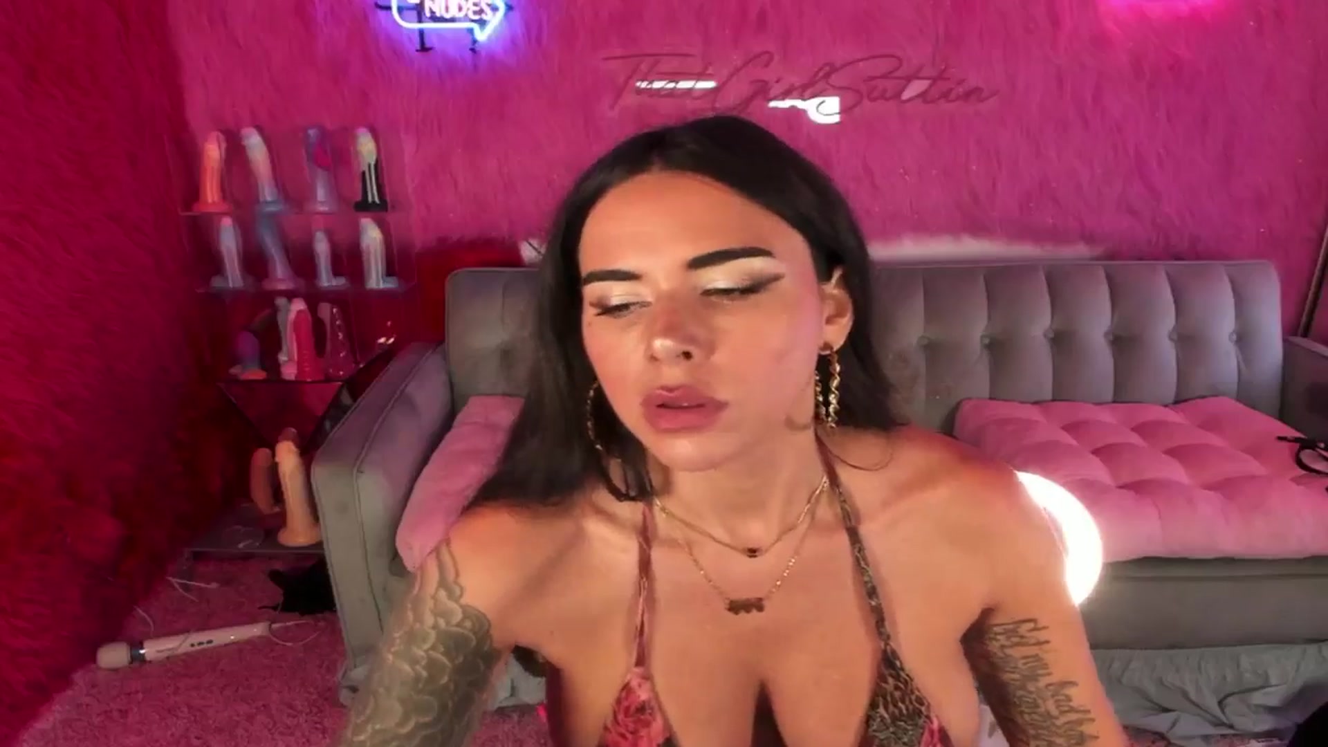 Gallery image thumbnail from thatgrlsuttin's myfreecams stream on, 08/08/2024, 22:41 image 20 of 20