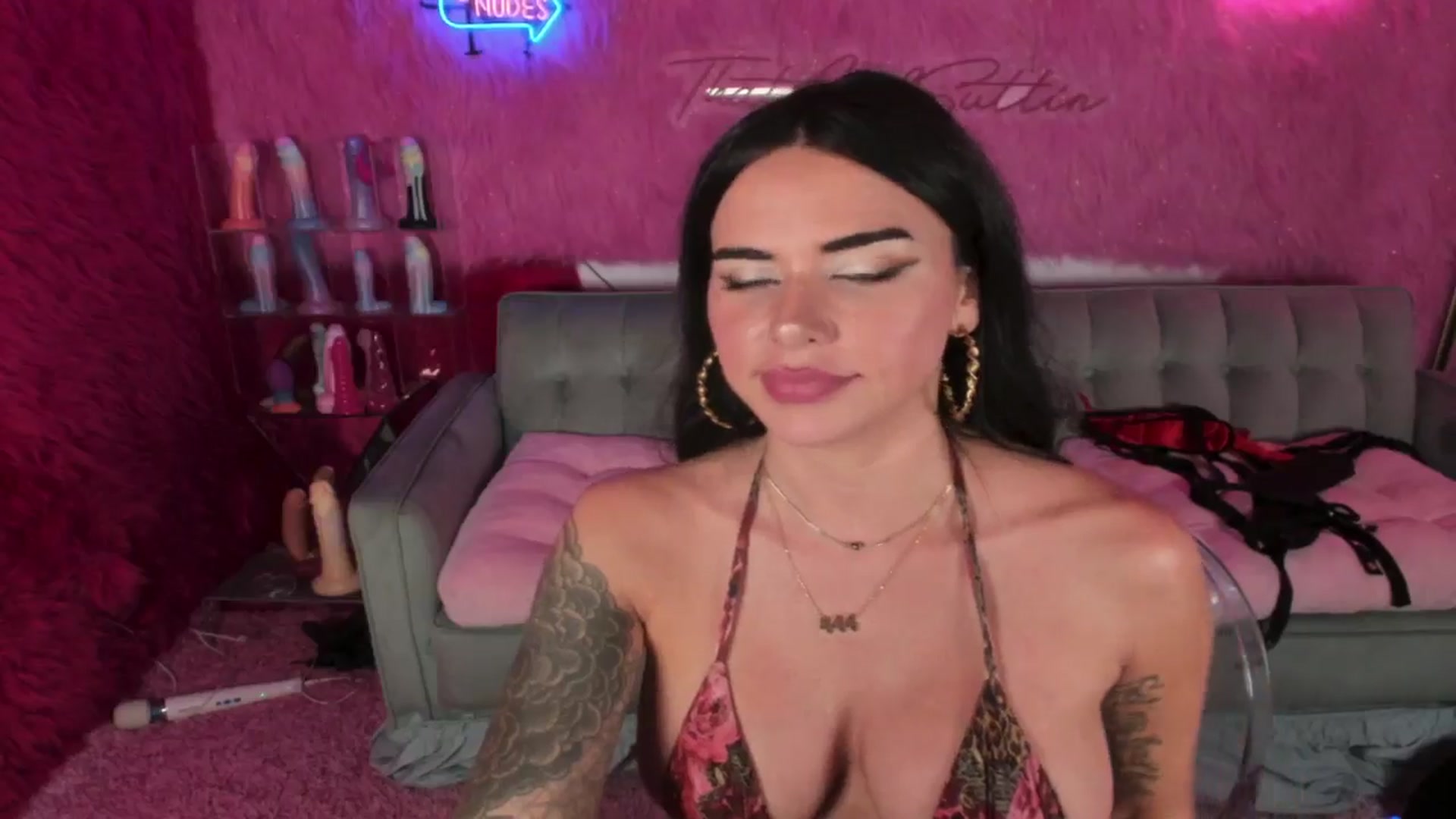 Gallery image thumbnail from thatgrlsuttin's myfreecams stream on, 08/09/2024, 04:44 image 8 of 20