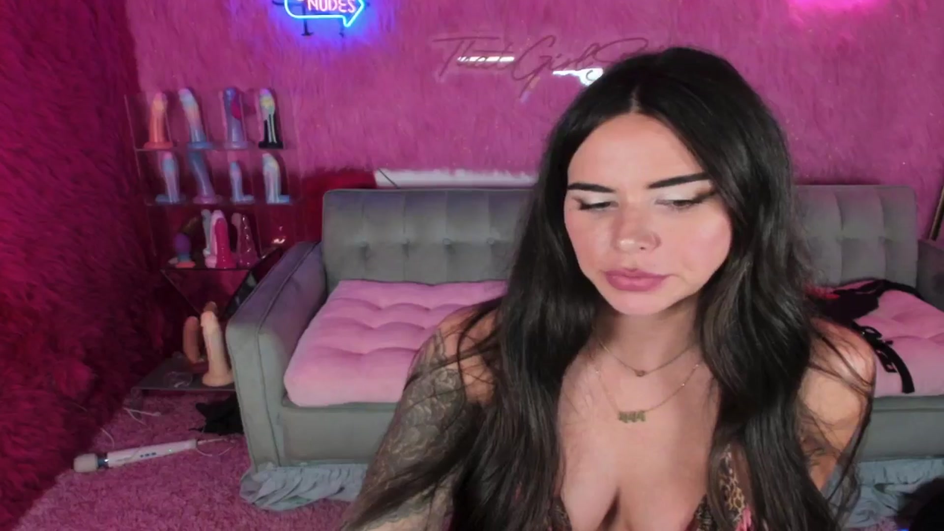 Gallery image thumbnail from thatgrlsuttin's myfreecams stream on, 08/09/2024, 04:44 image 9 of 20