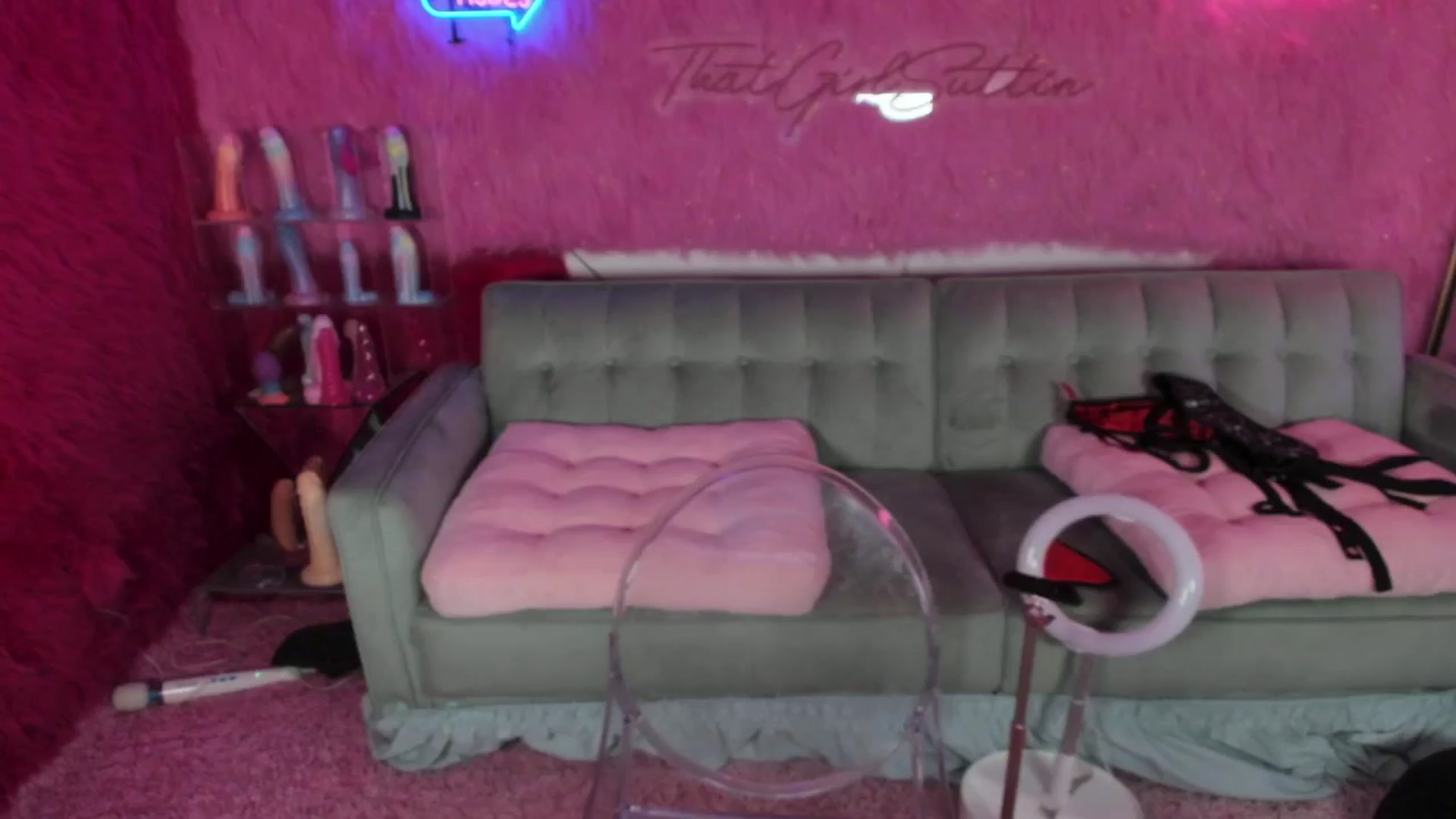 Gallery image thumbnail from thatgrlsuttin's myfreecams stream on, 08/13/2024, 03:37 image 10 of 20