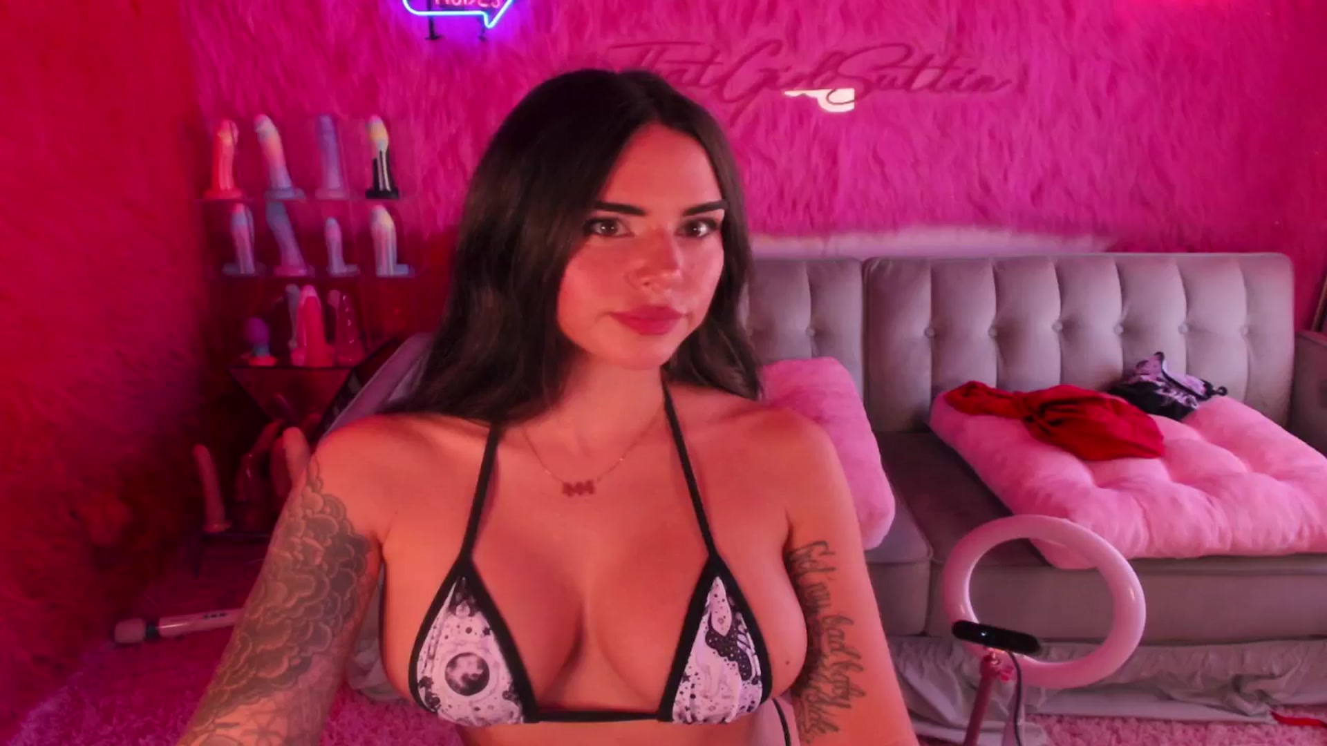 Gallery image thumbnail from thatgrlsuttin's myfreecams stream on, 08/13/2024, 22:01 image 1 of 20