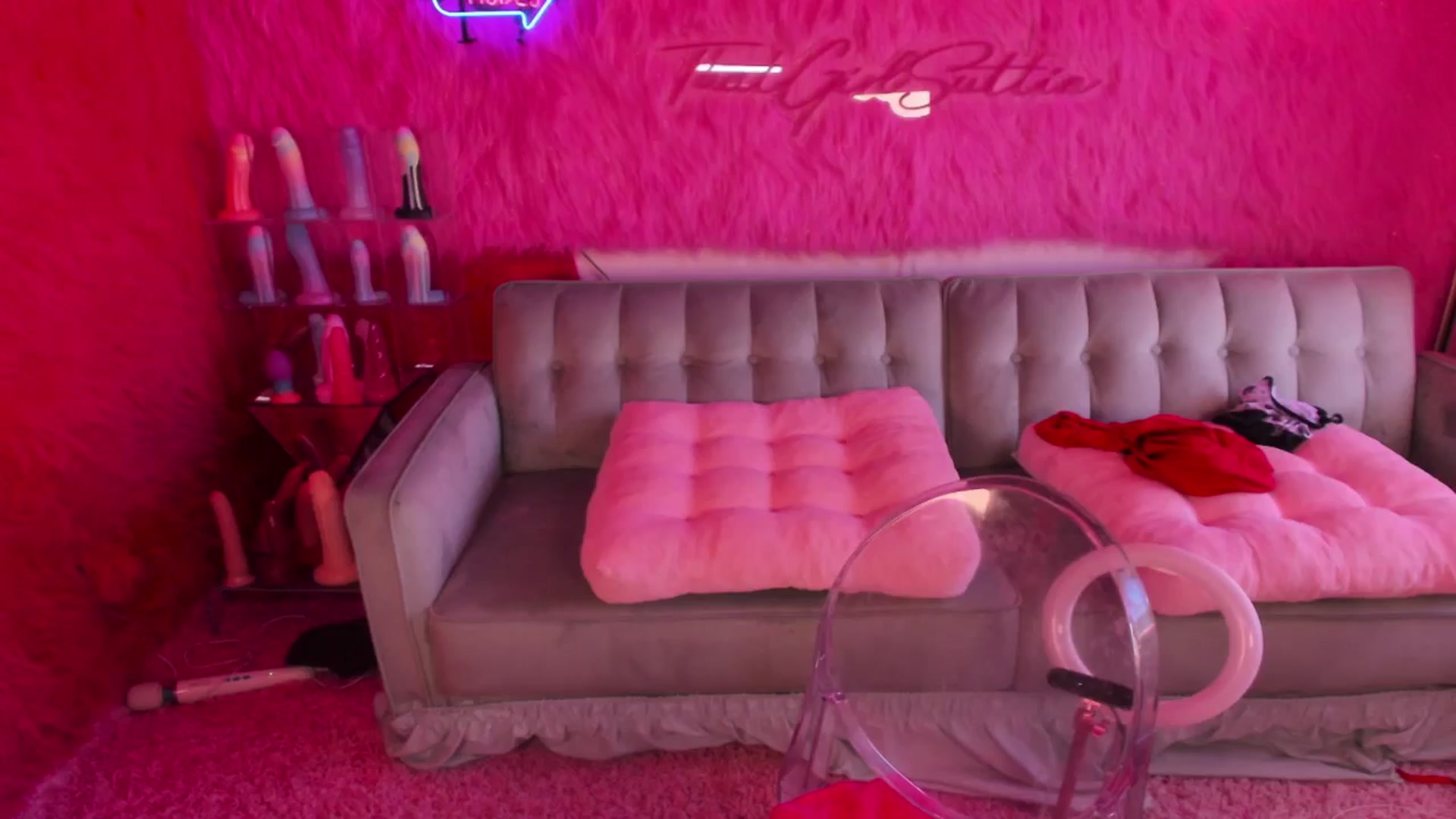 Gallery image thumbnail from thatgrlsuttin's myfreecams stream on, 08/14/2024, 24:10 image 17 of 20