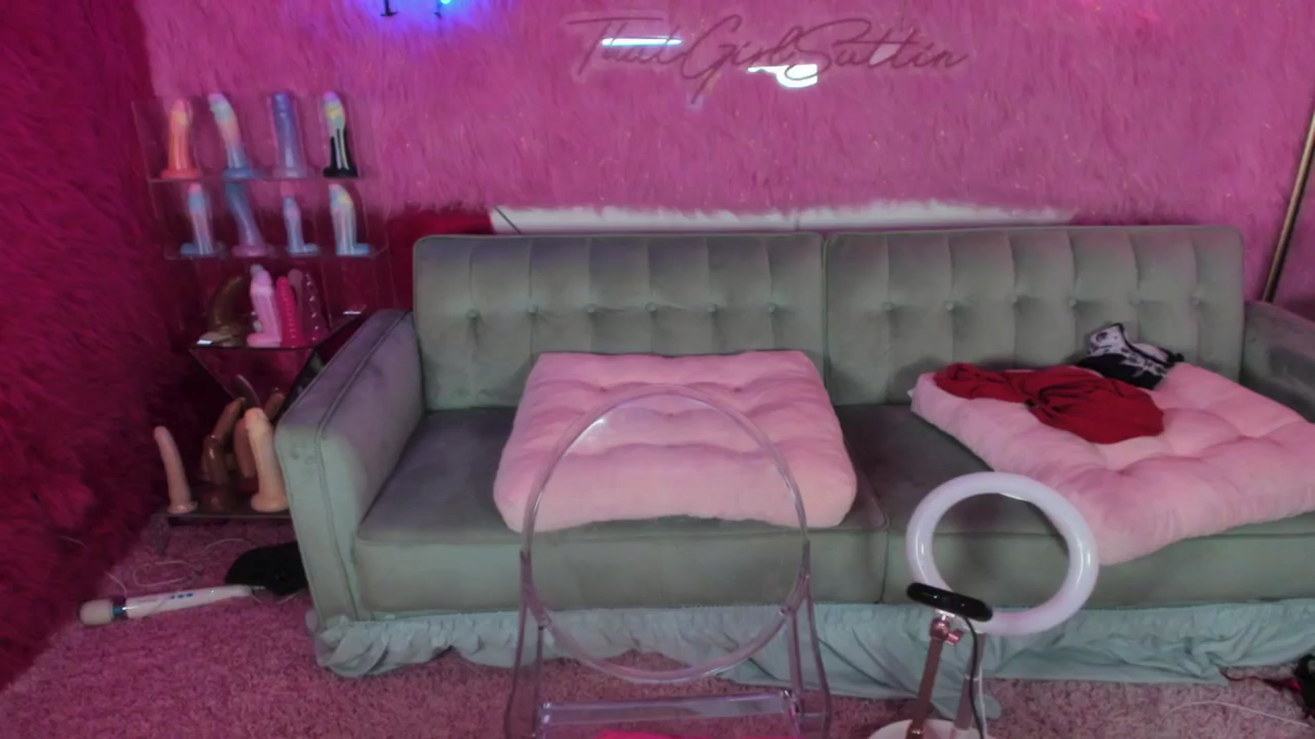 Gallery image thumbnail from thatgrlsuttin's myfreecams stream on, 08/14/2024, 03:31 image 1 of 20