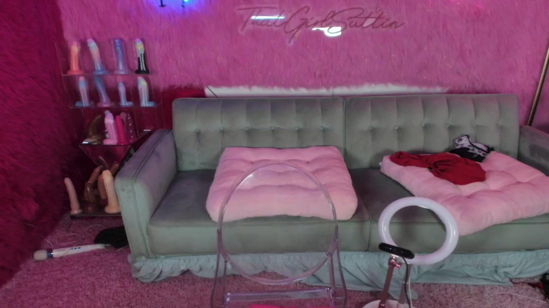 Gallery image thumbnail from thatgrlsuttin's myfreecams stream on, 08/14/2024, 03:31 image 2 of 20