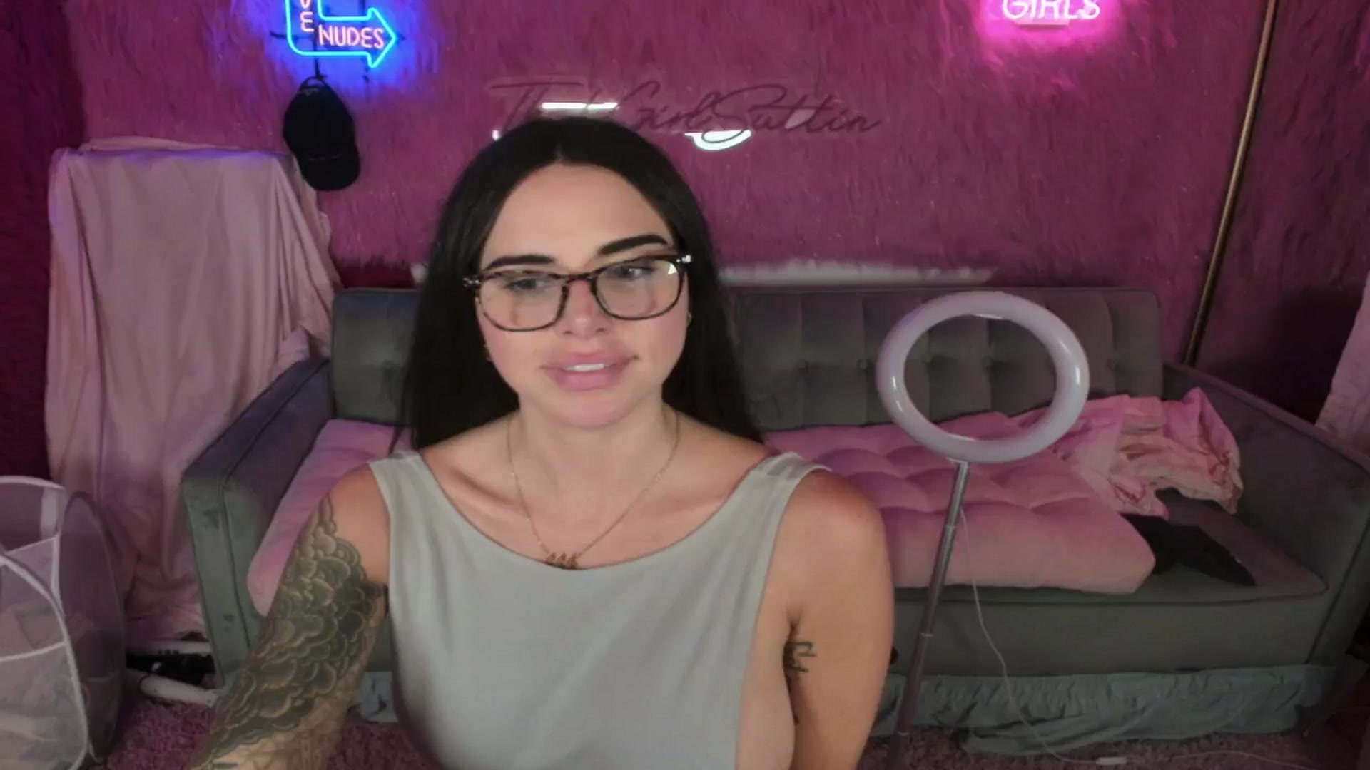 Gallery image thumbnail from thatgrlsuttin's myfreecams stream on, 08/19/2024, 05:00 image 1 of 20