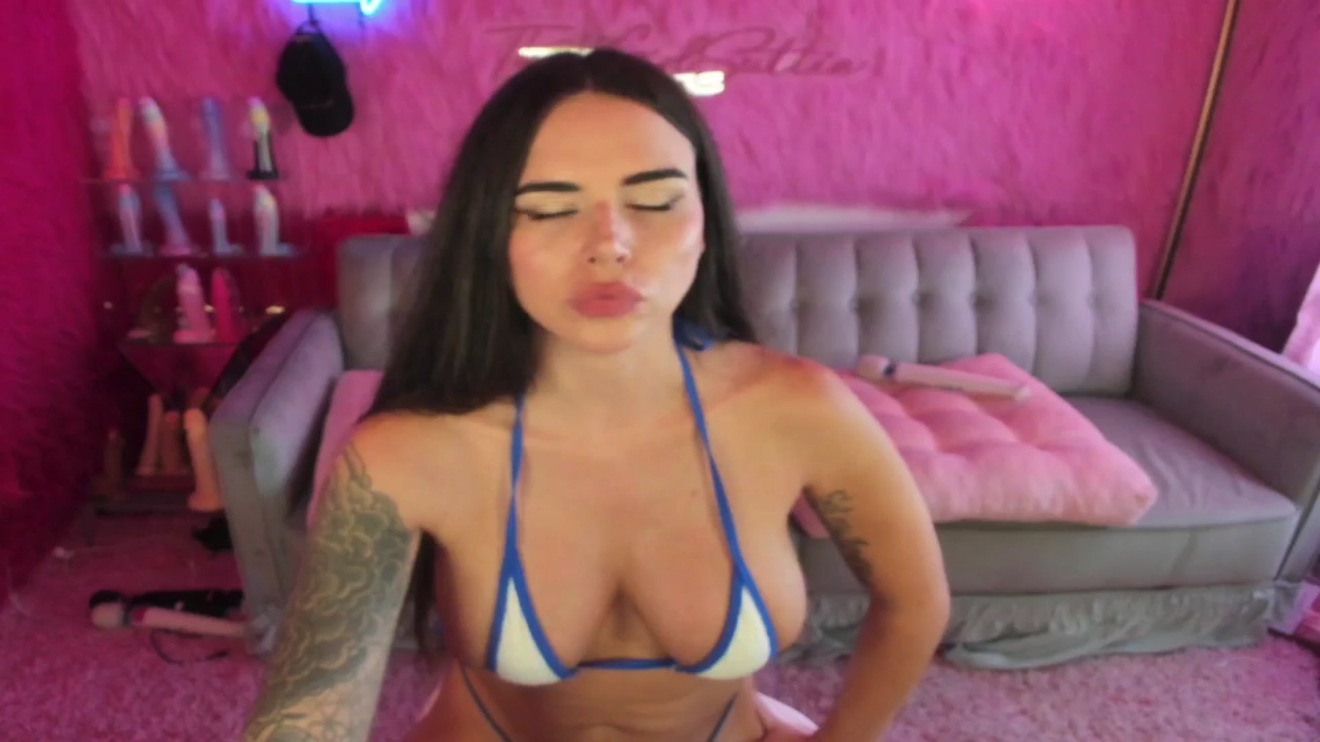 Gallery image thumbnail from thatgrlsuttin's myfreecams stream on, 08/21/2024, 22:10 image 20 of 20