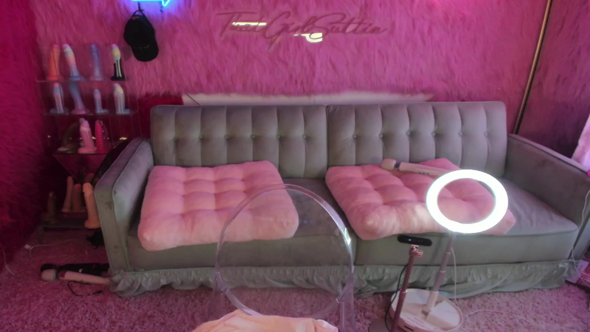 Gallery image thumbnail from thatgrlsuttin's myfreecams stream on, 08/21/2024, 22:10 image 16 of 20