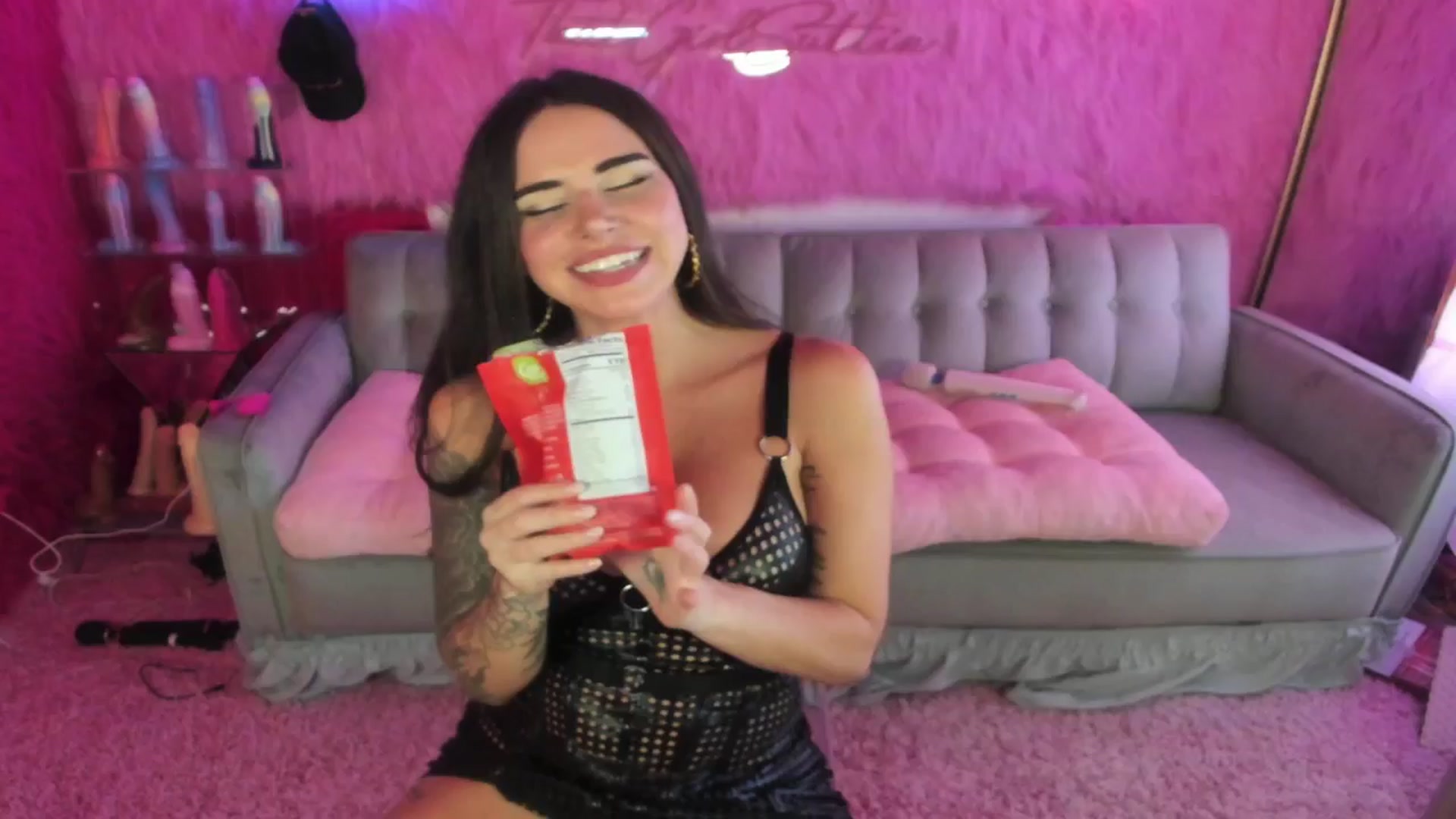 Gallery image thumbnail from thatgrlsuttin's myfreecams stream on, 08/22/2024, 22:48 image 5 of 20